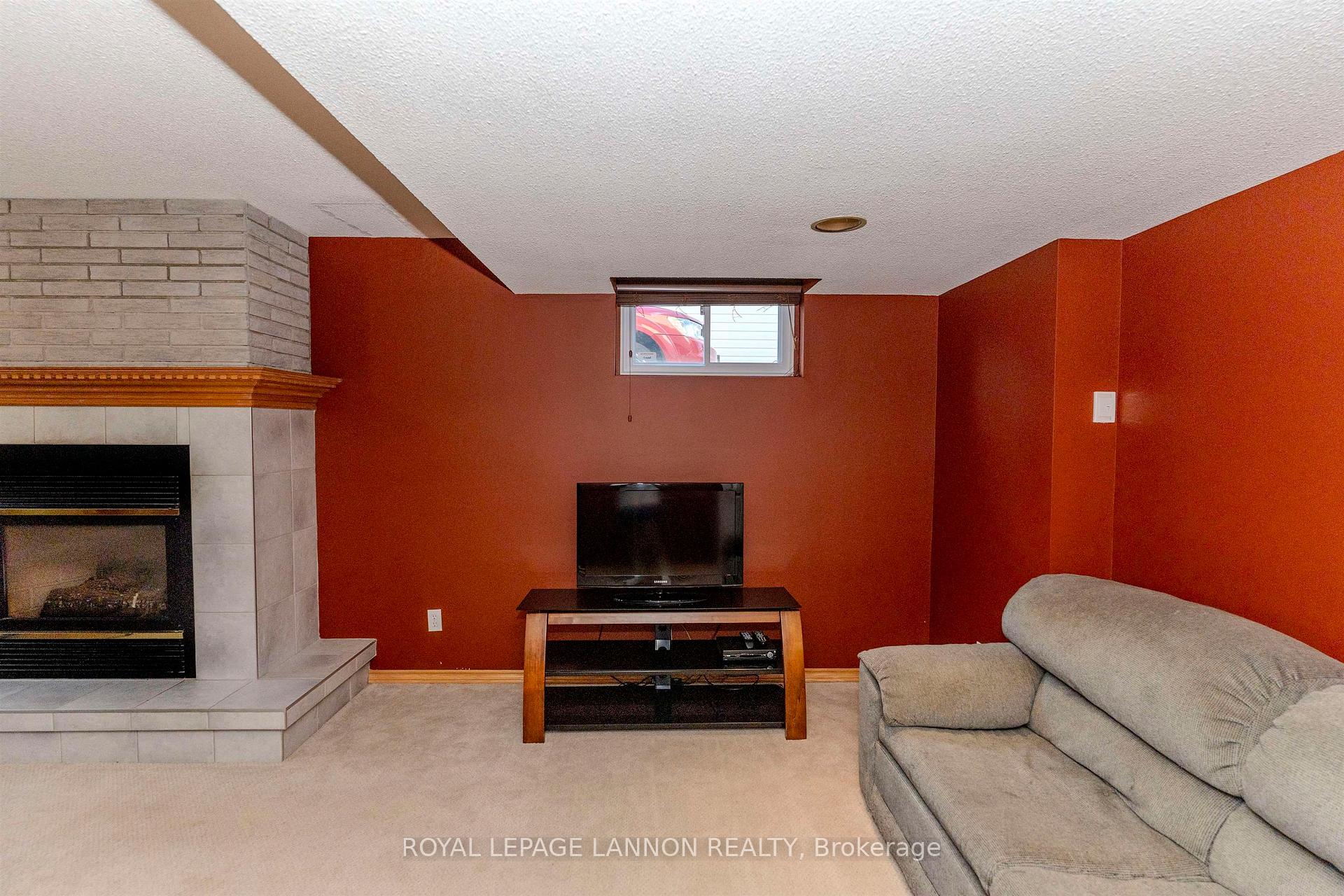 Photo 26 of 49 Wasco Drive, Thunder Bay, John Street South — HOMEH