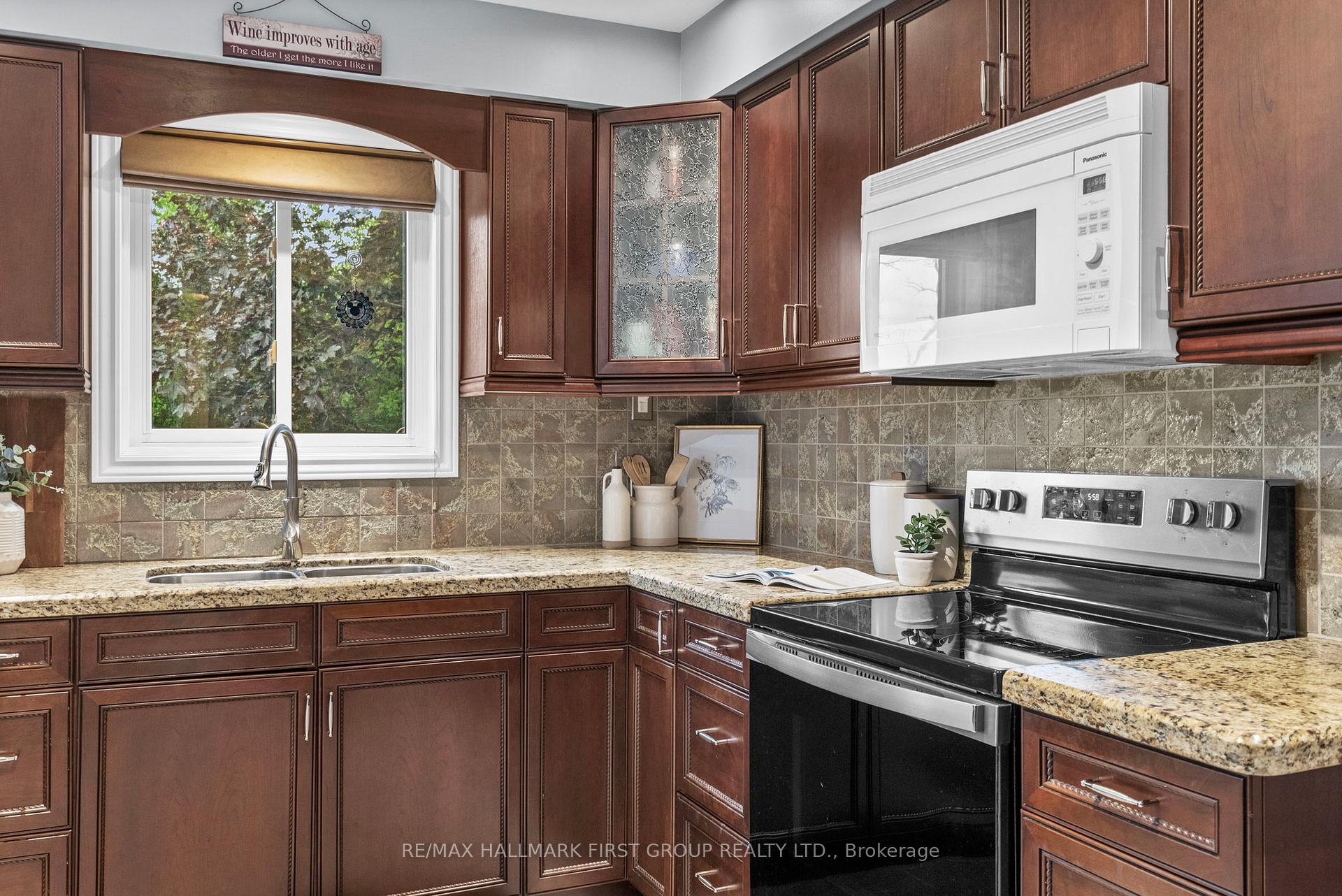 Photo 9 of 60 Spiers Crescent, Ajax, South East — HOMEH