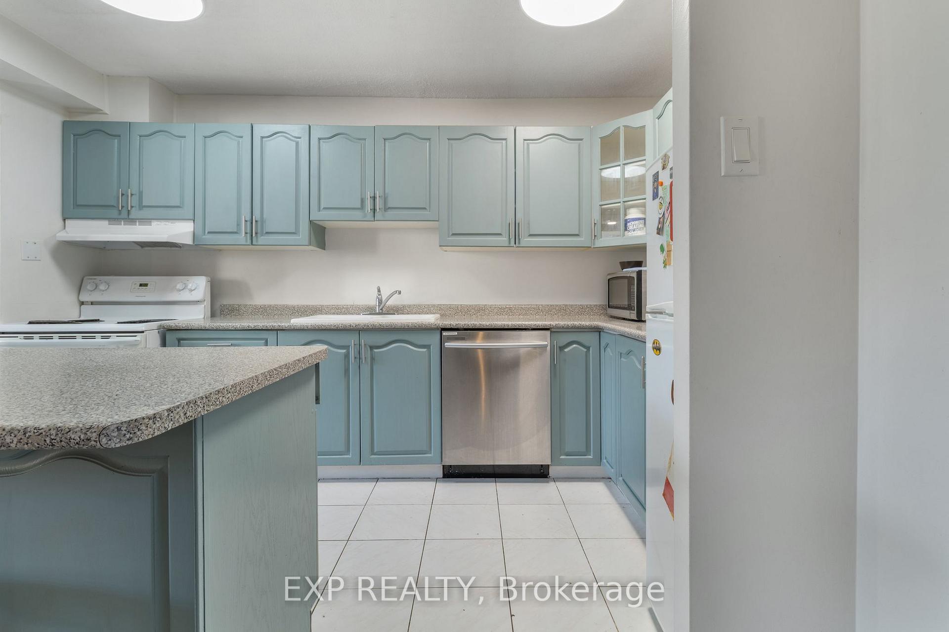Photo 5 of 180 Dudley Avenue, Markham, Thornhill — HOMEH