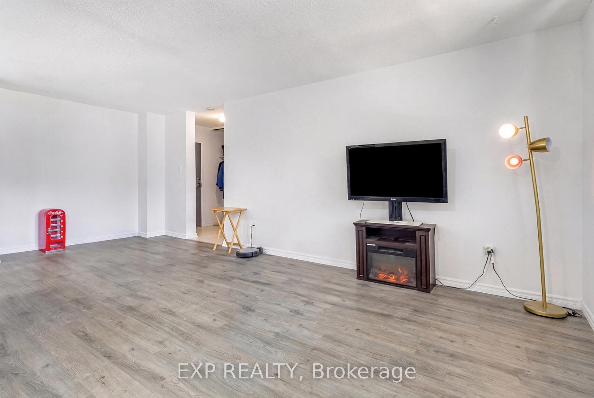 Photo 7 of 180 Dudley Avenue, Markham, Thornhill — HOMEH