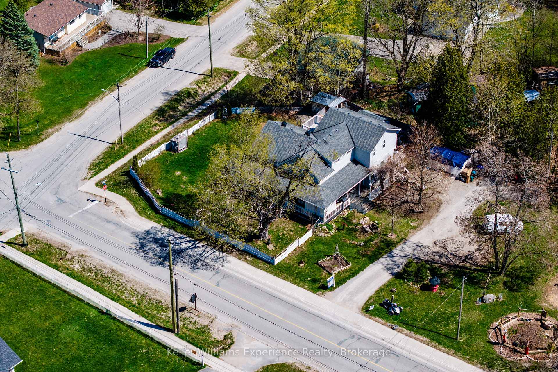 Photo 3 of 107 Pine Street, Tay, Waubaushene — HOMEH
