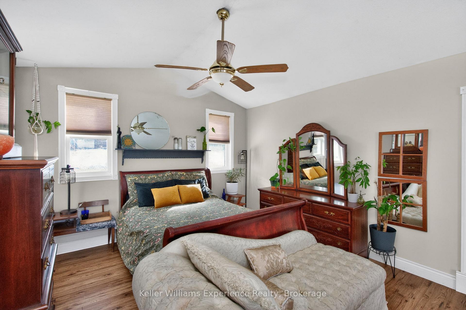 Photo 11 of 107 Pine Street, Tay, Waubaushene — HOMEH