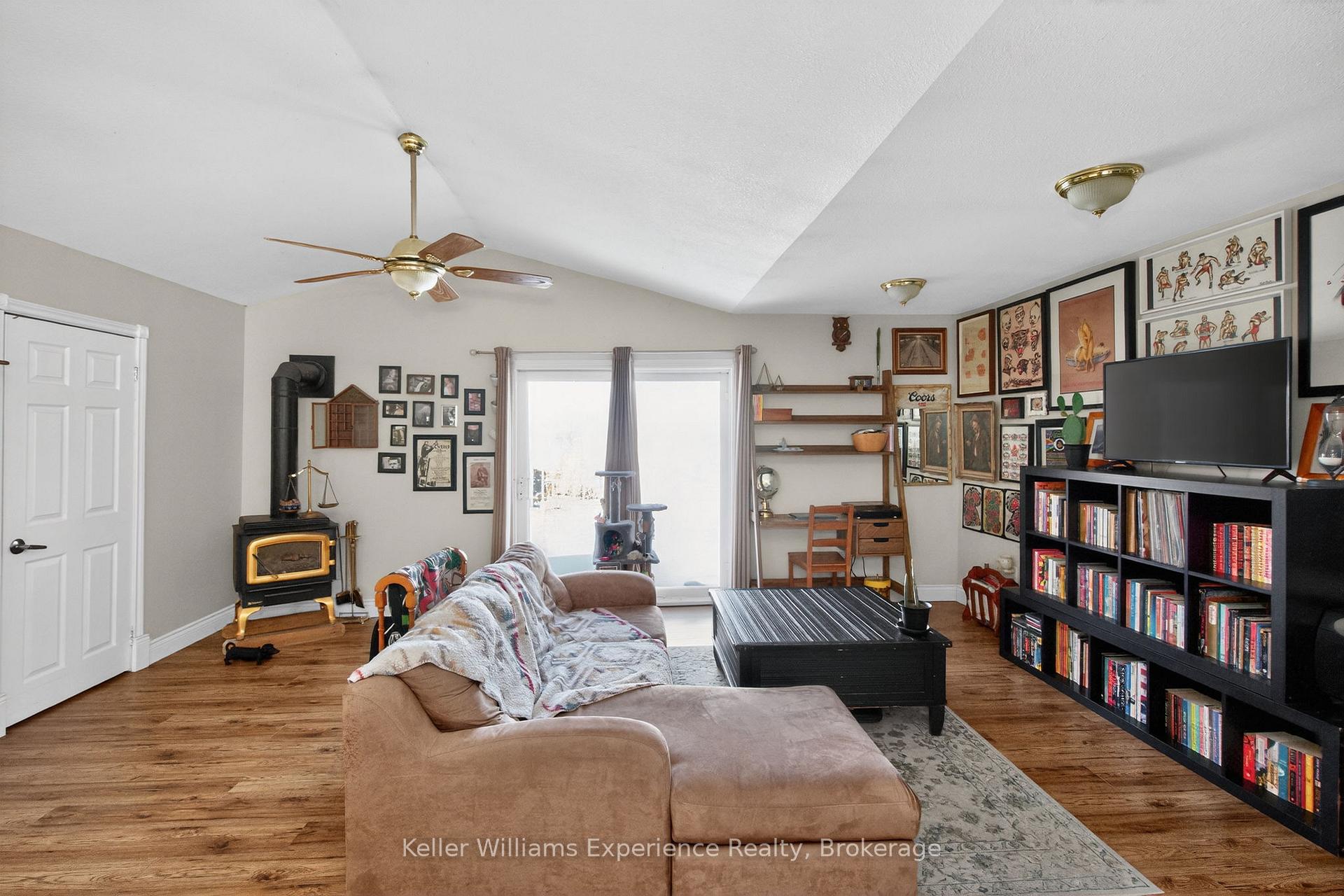 Photo 12 of 107 Pine Street, Tay, Waubaushene — HOMEH