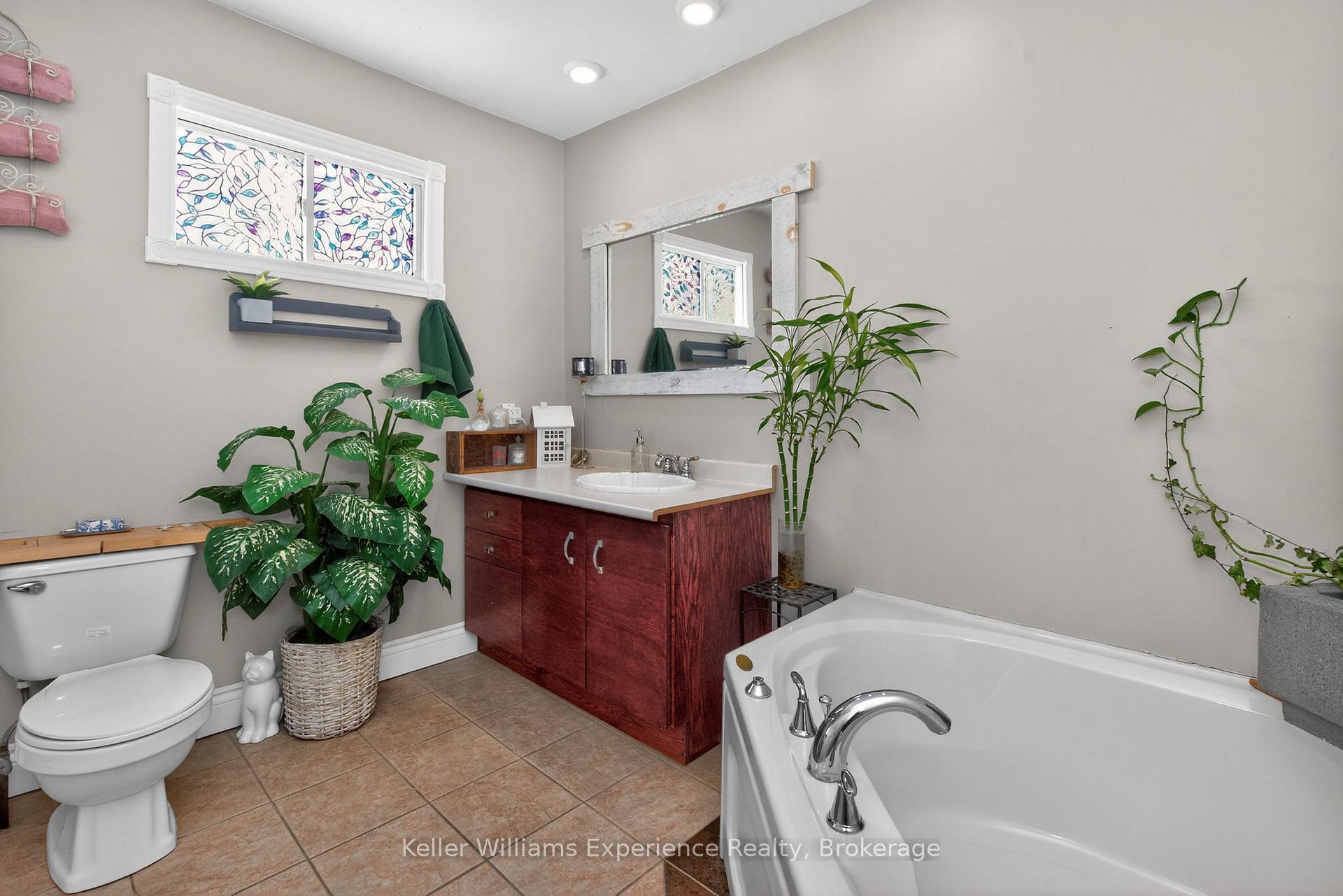 Photo 13 of 107 Pine Street, Tay, Waubaushene — HOMEH