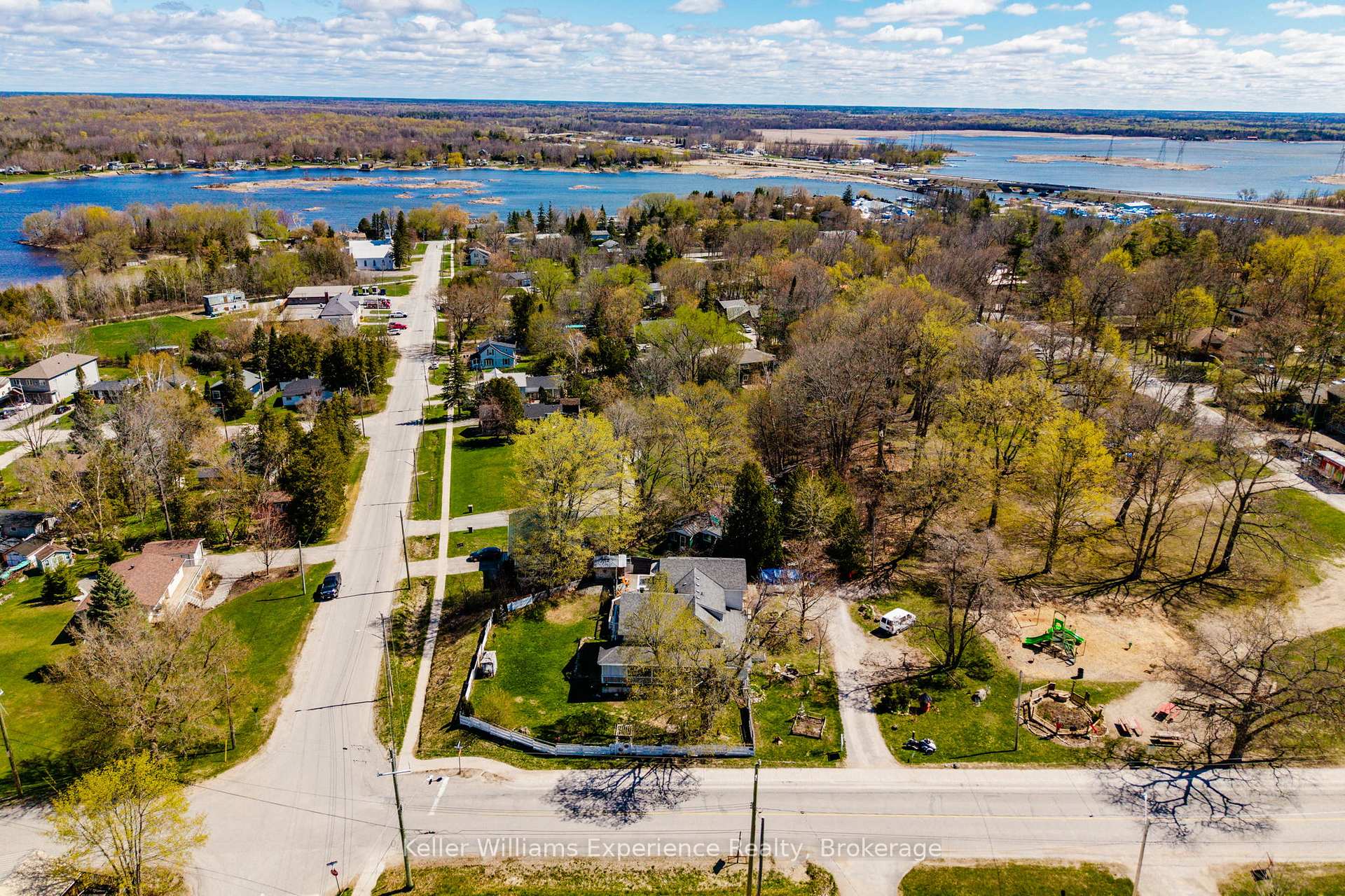 Photo 23 of 107 Pine Street, Tay, Waubaushene — HOMEH