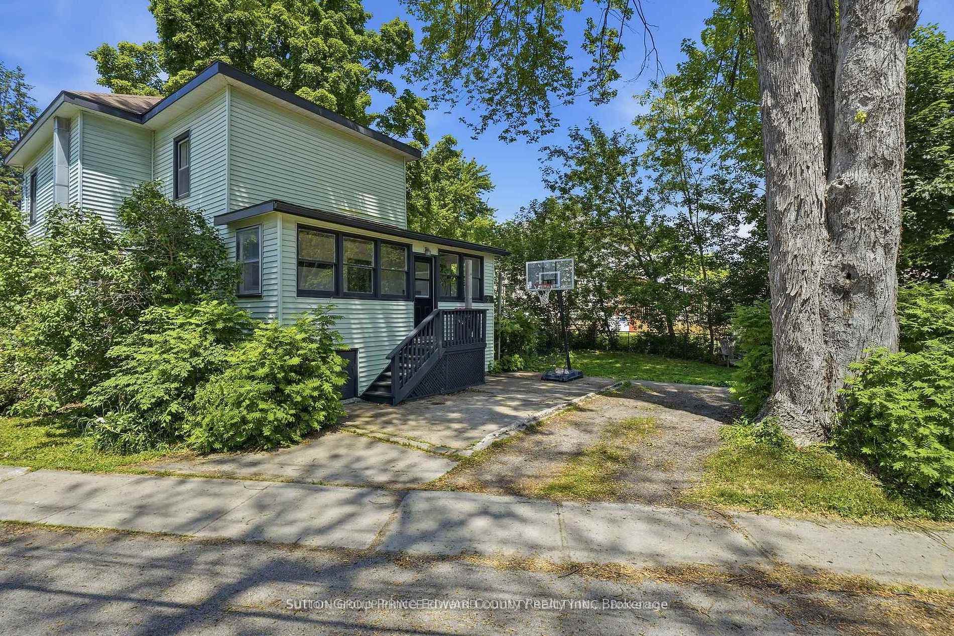 Photo 5 of 2 Queen Street, Prince Edward County, Picton Ward — HOMEH