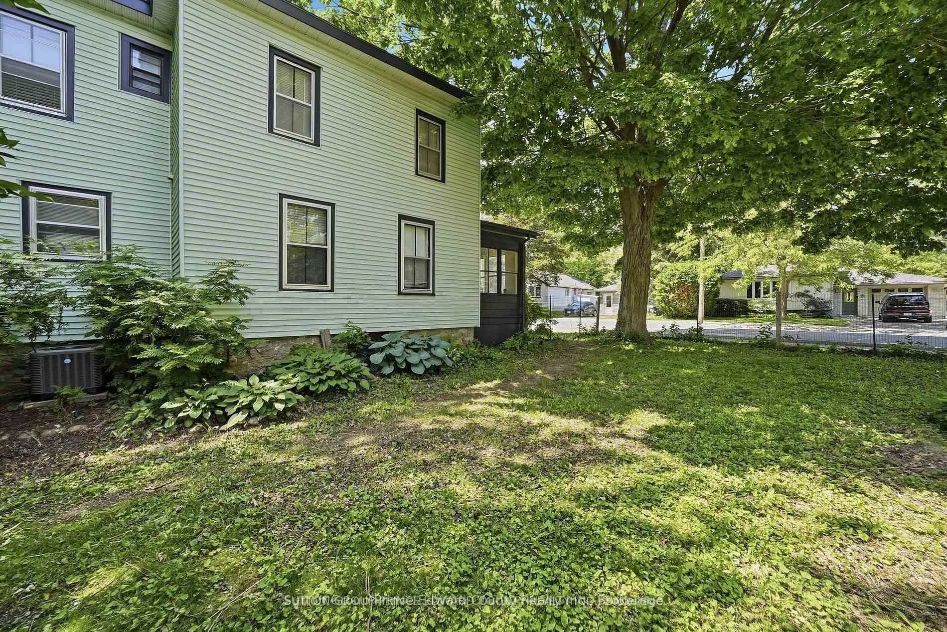 Photo 43 of 2 Queen Street, Prince Edward County, Picton Ward — HOMEH