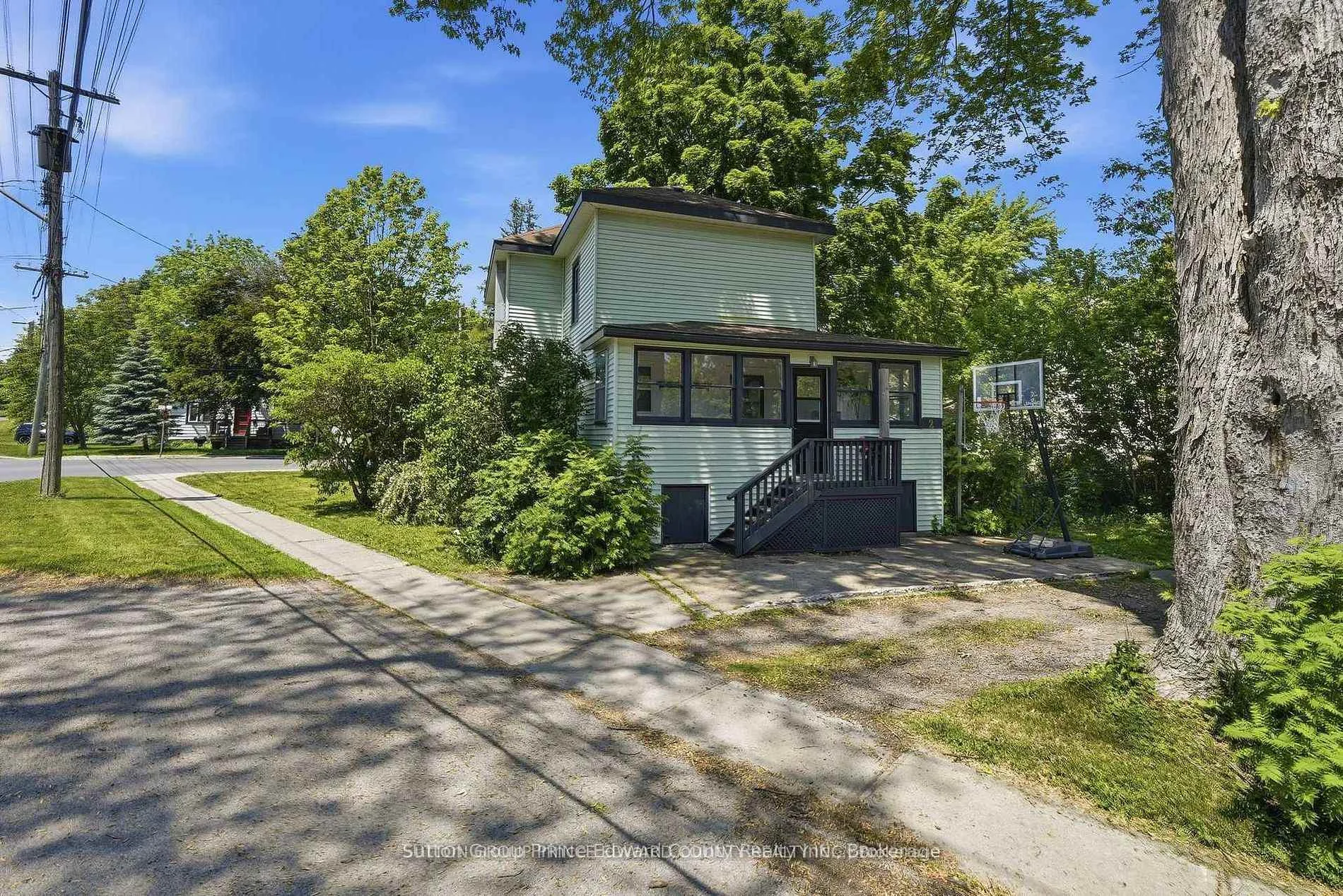 Photo 9 of 2 Queen Street, Prince Edward County, Picton Ward — HOMEH