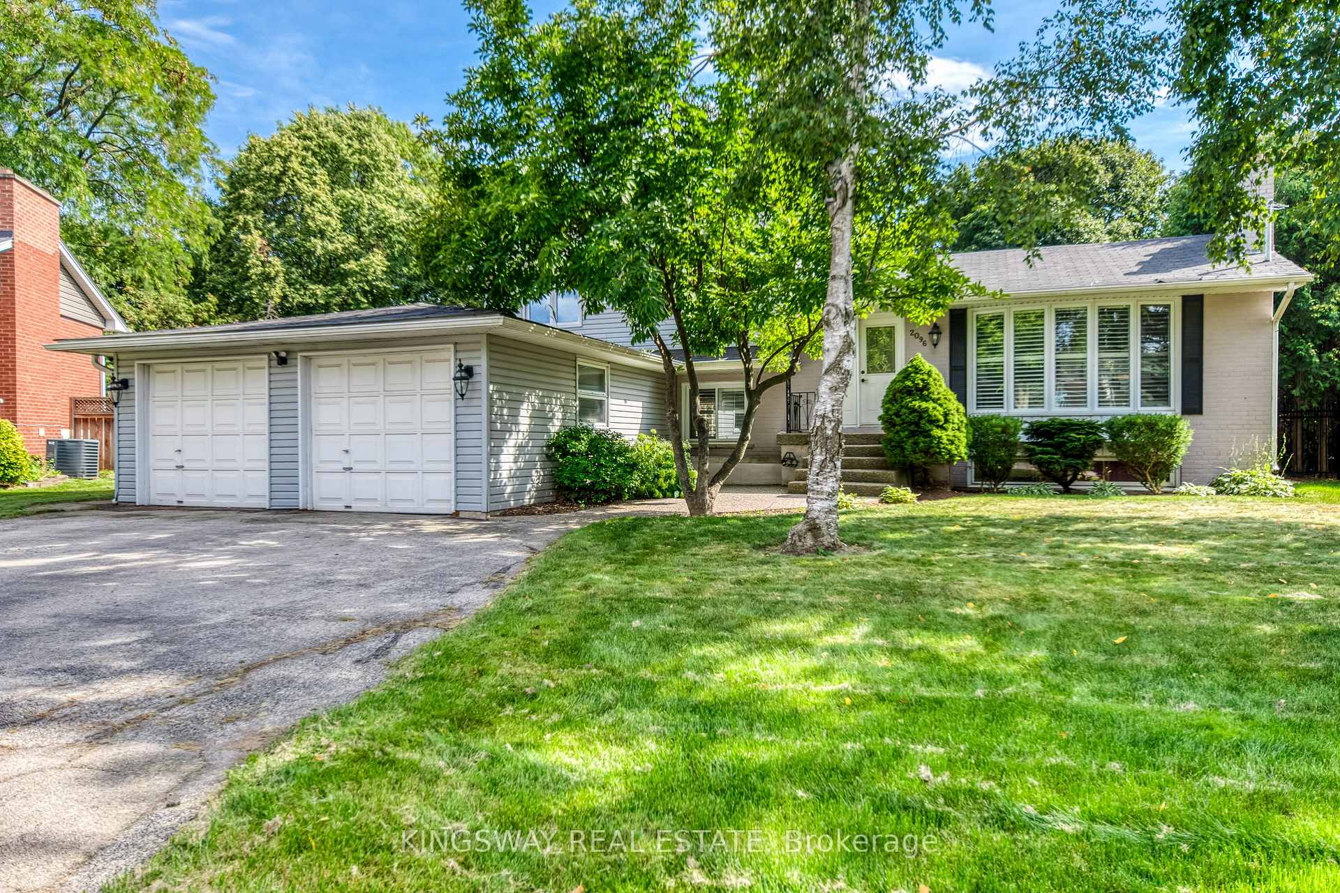 Photo 4 of 2096 Salvator Boulevard, Oakville, Bronte — HOMEH