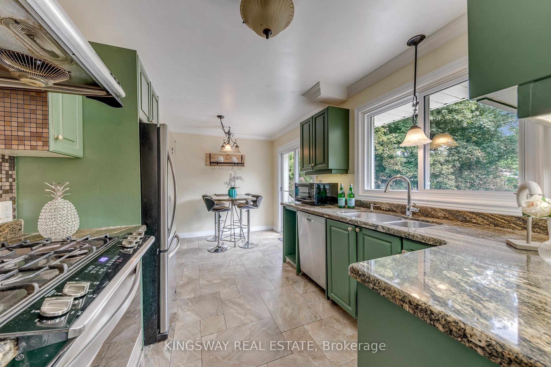 Photo 30 of 2096 Salvator Boulevard, Oakville, Bronte — HOMEH