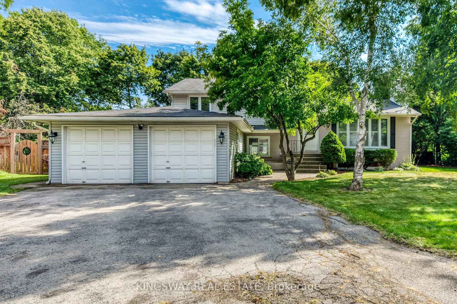 Photo 2 of 2096 Salvator Boulevard, Oakville, Bronte — HOMEH