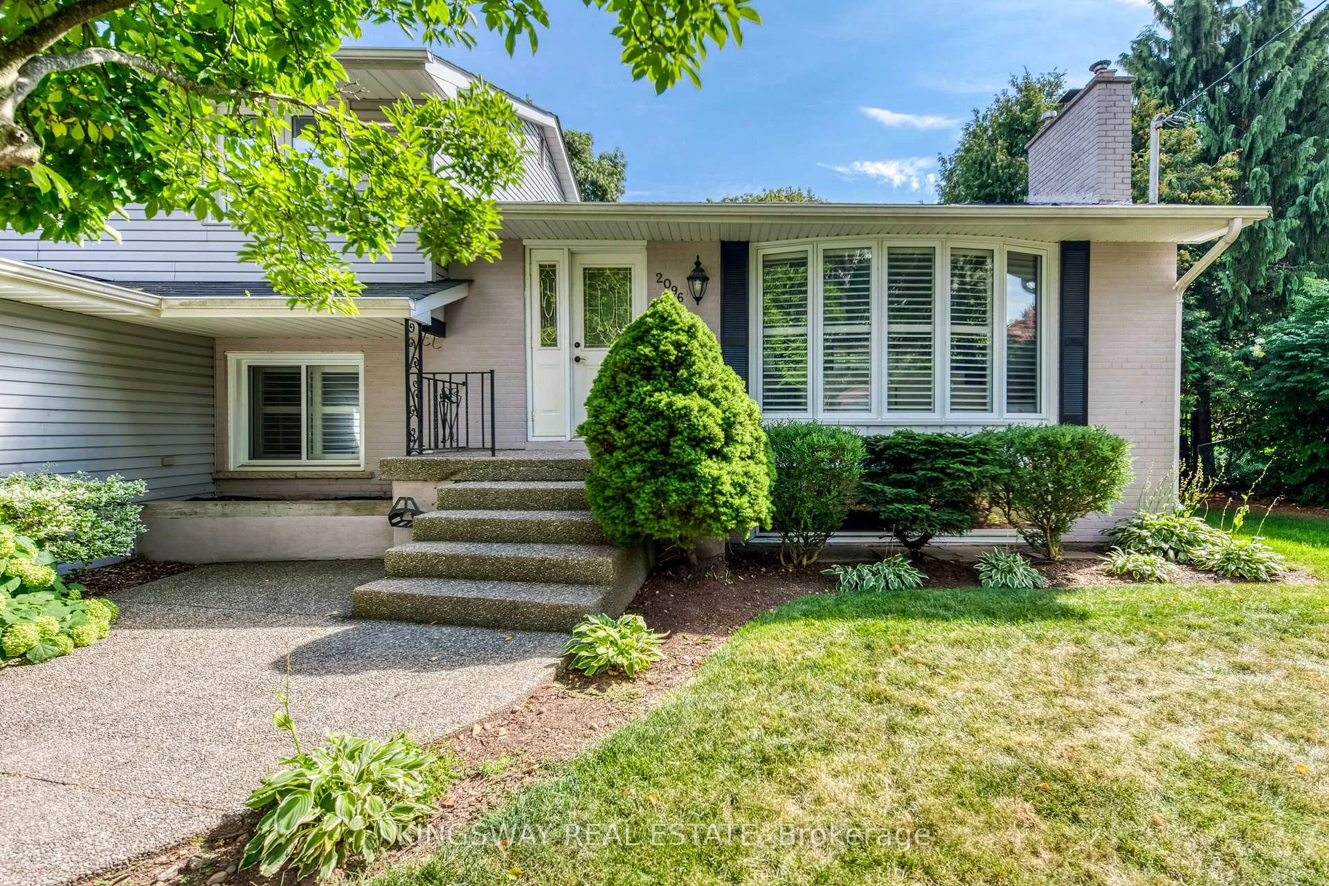 Photo 5 of 2096 Salvator Boulevard, Oakville, Bronte — HOMEH