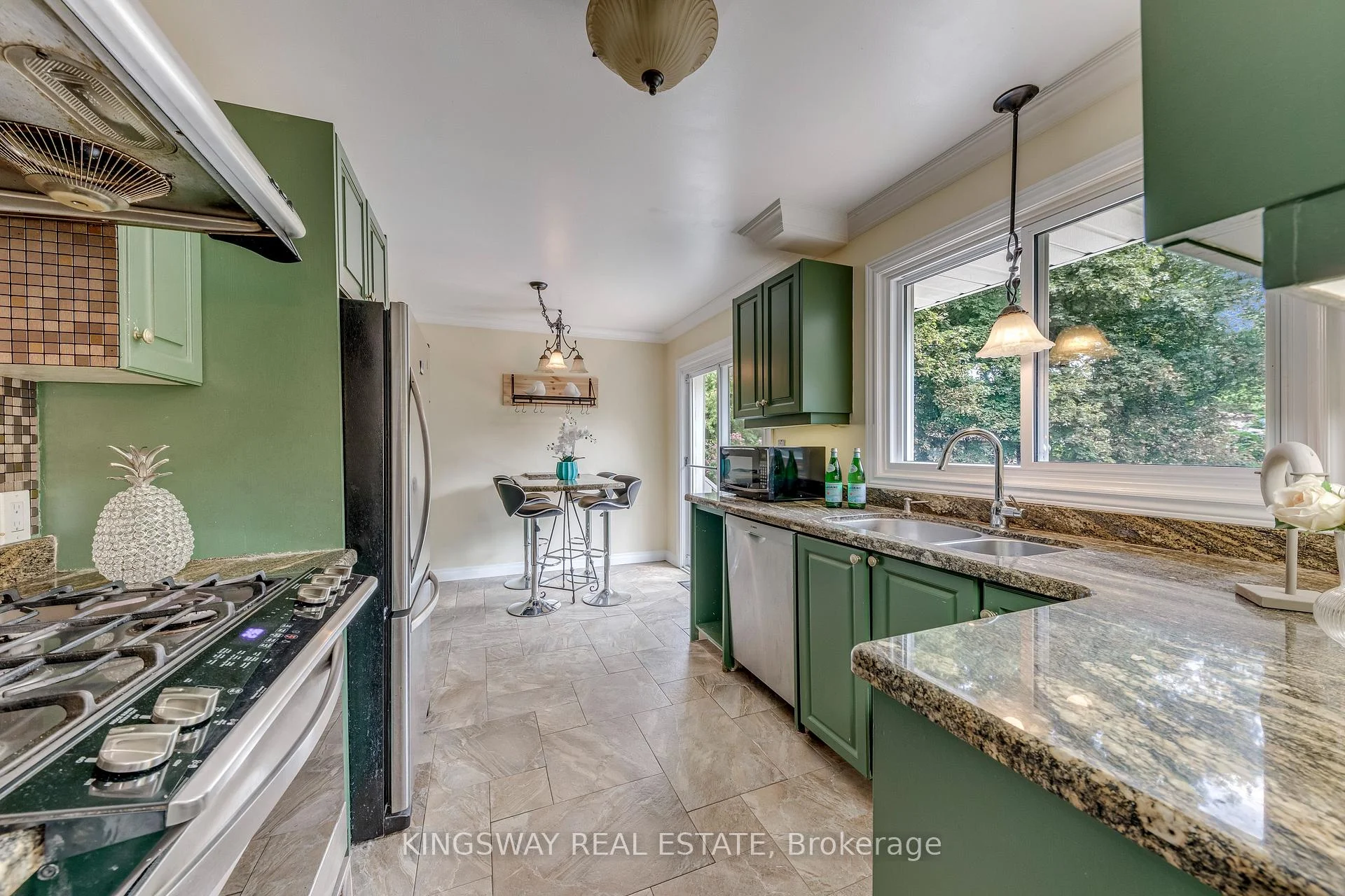 Photo 21 of 2096 Salvator Boulevard, Oakville, Bronte — HOMEH