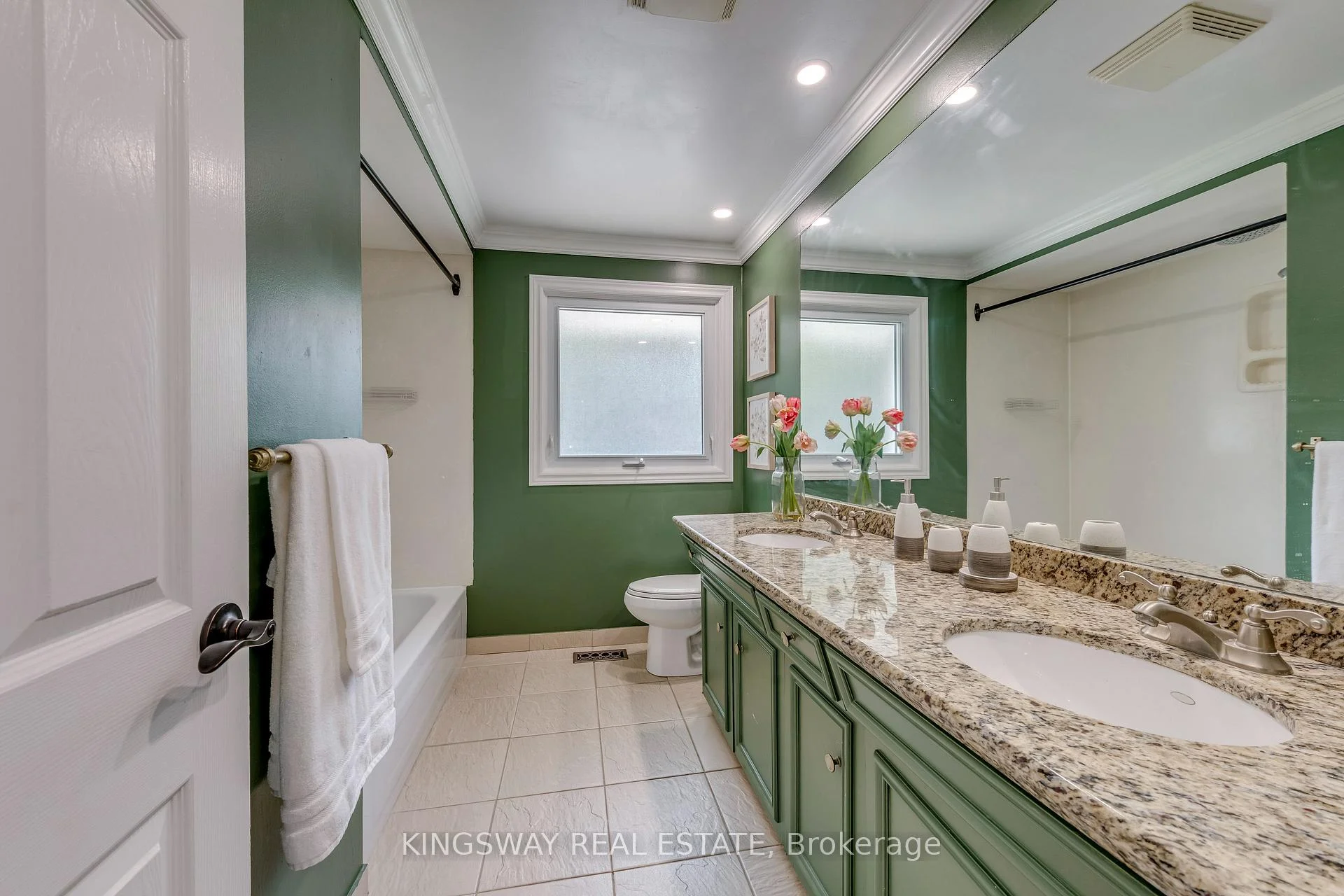 Photo 38 of 2096 Salvator Boulevard, Oakville, Bronte — HOMEH