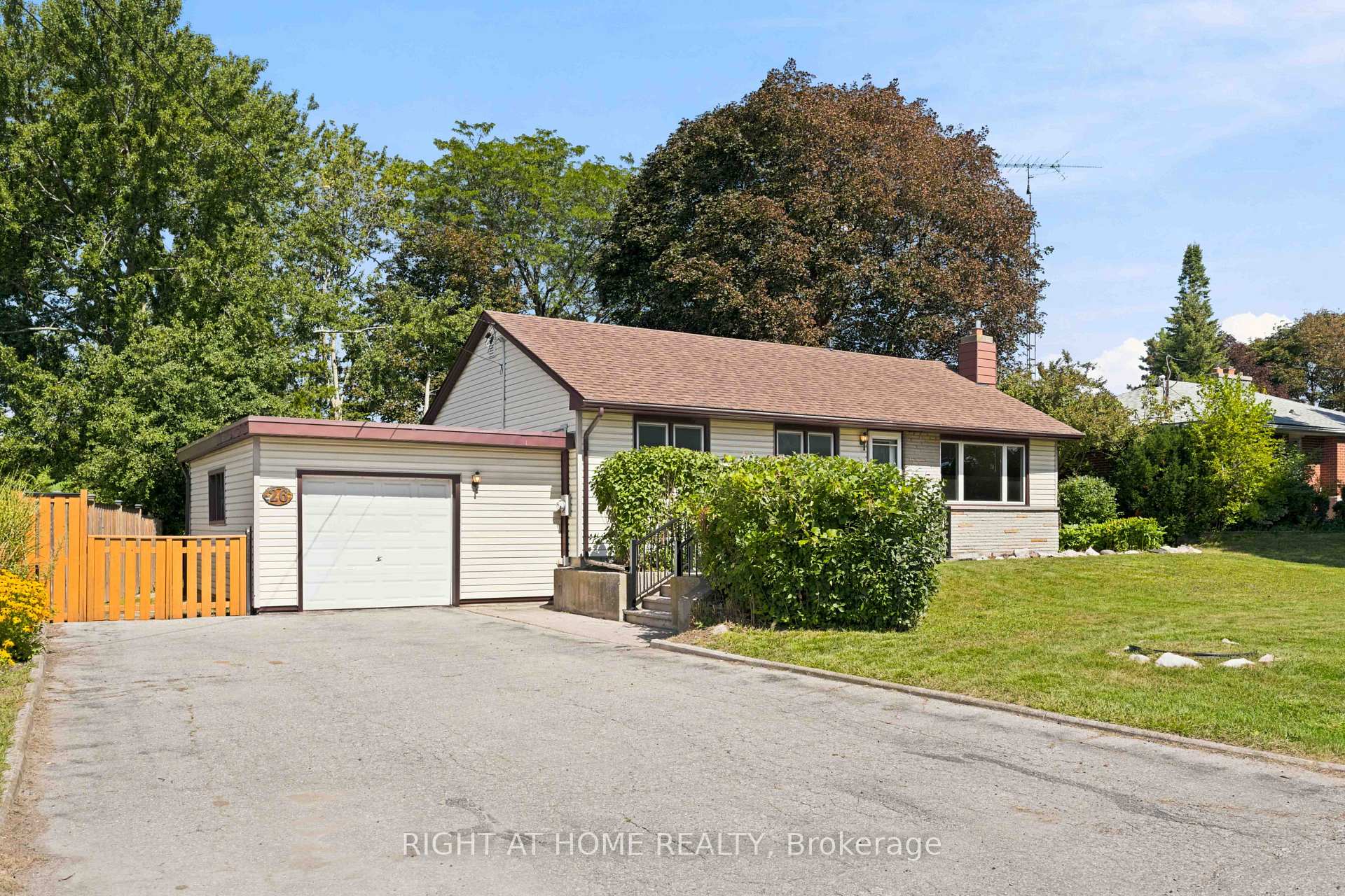 Photo 1 of 26 Phair Avenue, Clarington, Courtice — HOMEH