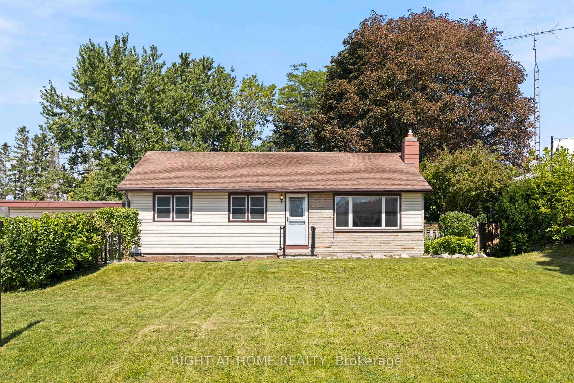 Photo 3 of 26 Phair Avenue, Clarington, Courtice — HOMEH