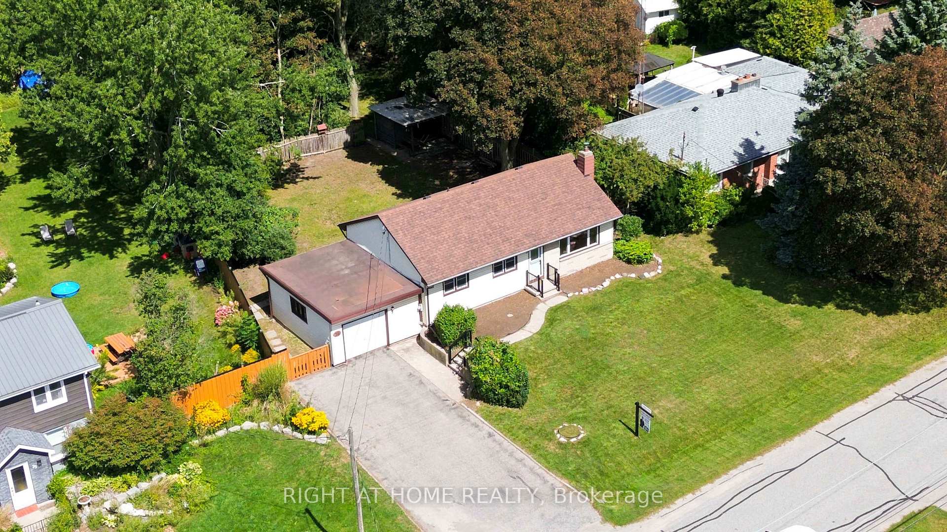 Photo 5 of 26 Phair Avenue, Clarington, Courtice — HOMEH