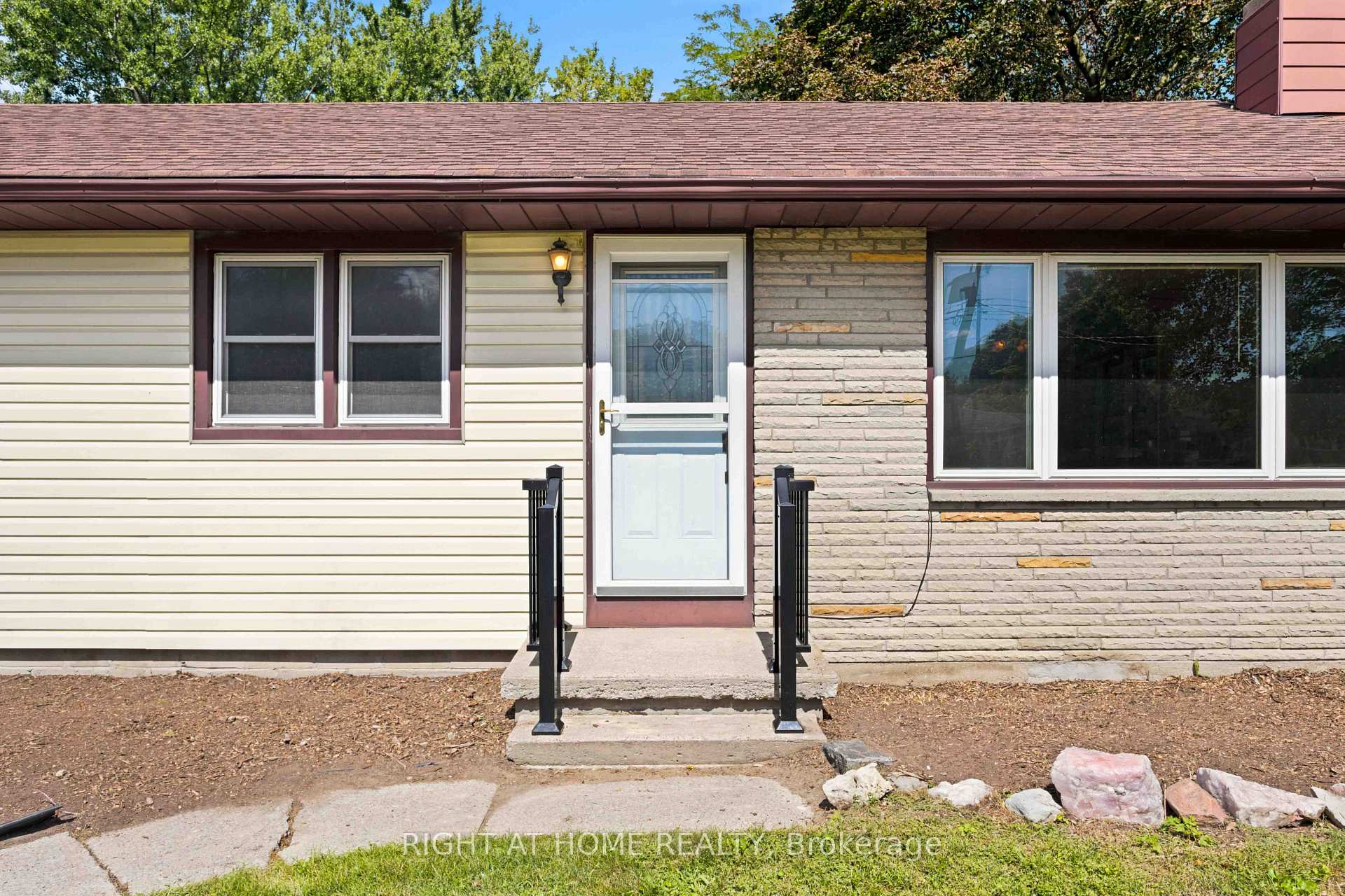 Photo 7 of 26 Phair Avenue, Clarington, Courtice — HOMEH