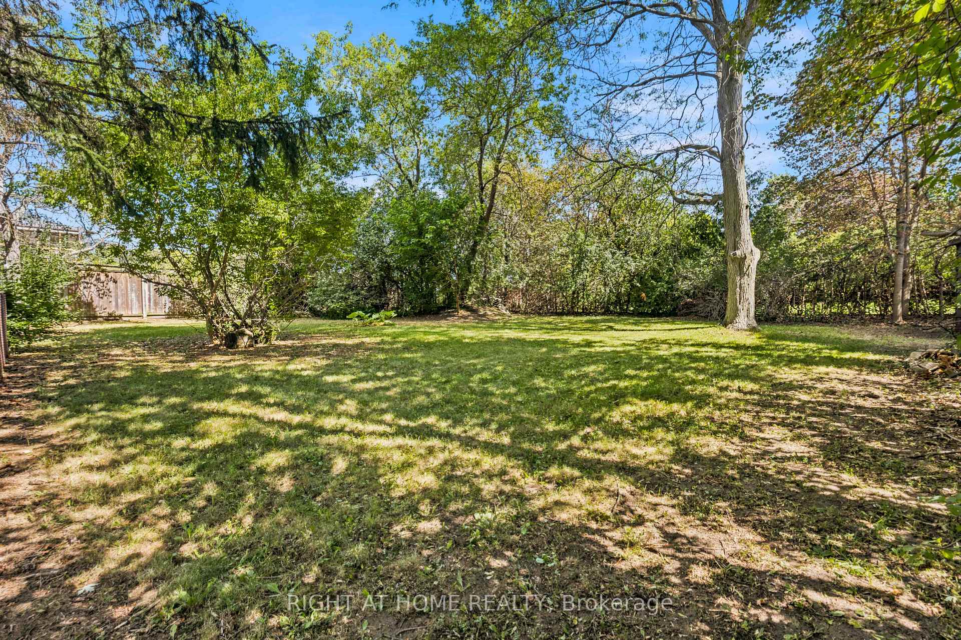 Photo 12 of 26 Phair Avenue, Clarington, Courtice — HOMEH