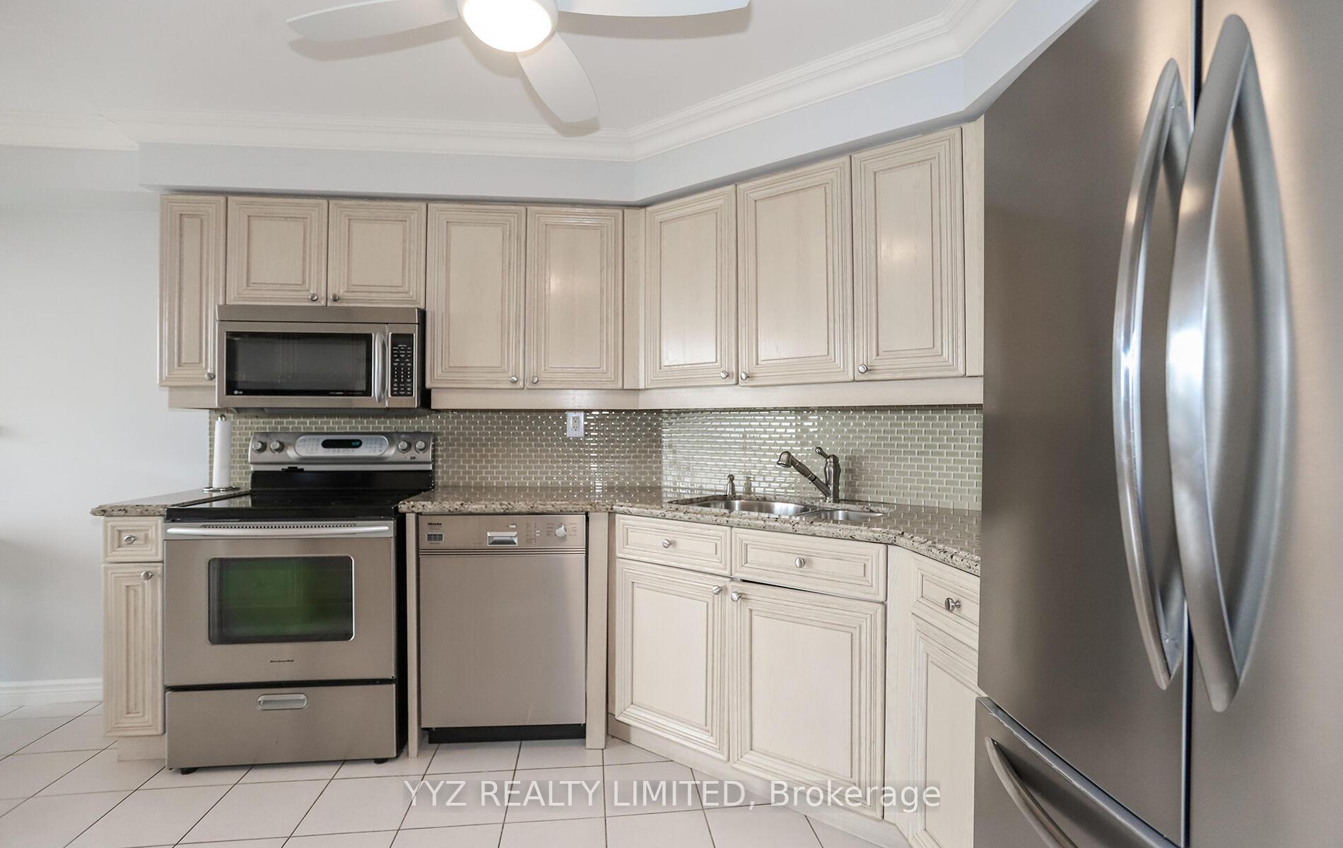Photo 10 of Unit 808, 1 Clark Avenue W, Vaughan, Crestwood-Springfarm-Yorkhill — HOMEH