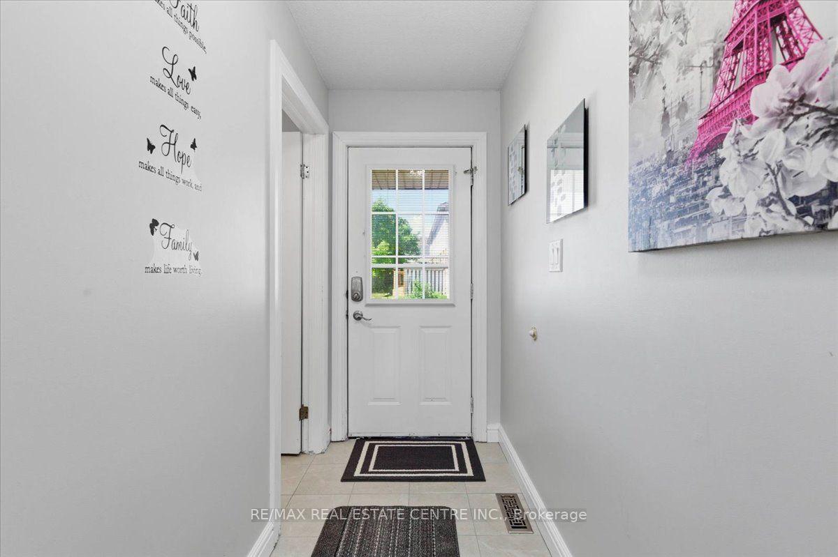 Photo 7 of Unit 1, 84 Westmeadow Drive, Kitchener, Highland West — HOMEH