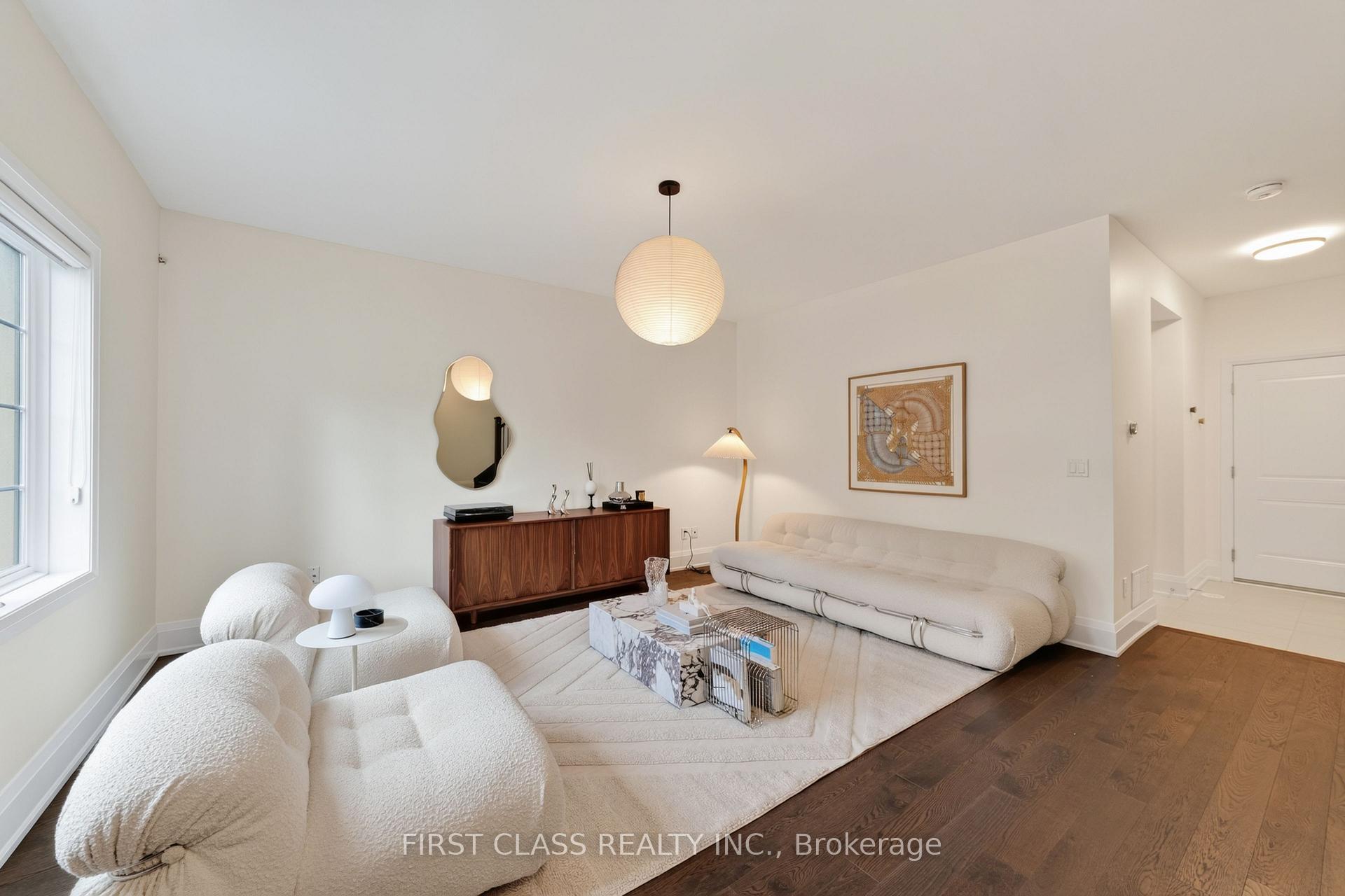 Photo 4 of 8 Mildred Temple Way, Markham, Unionville — HOMEH