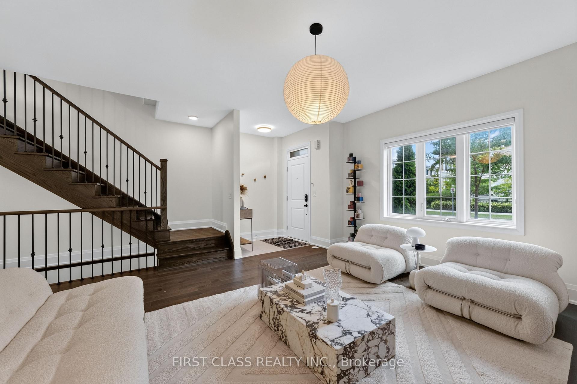 Photo 5 of 8 Mildred Temple Way, Markham, Unionville — HOMEH