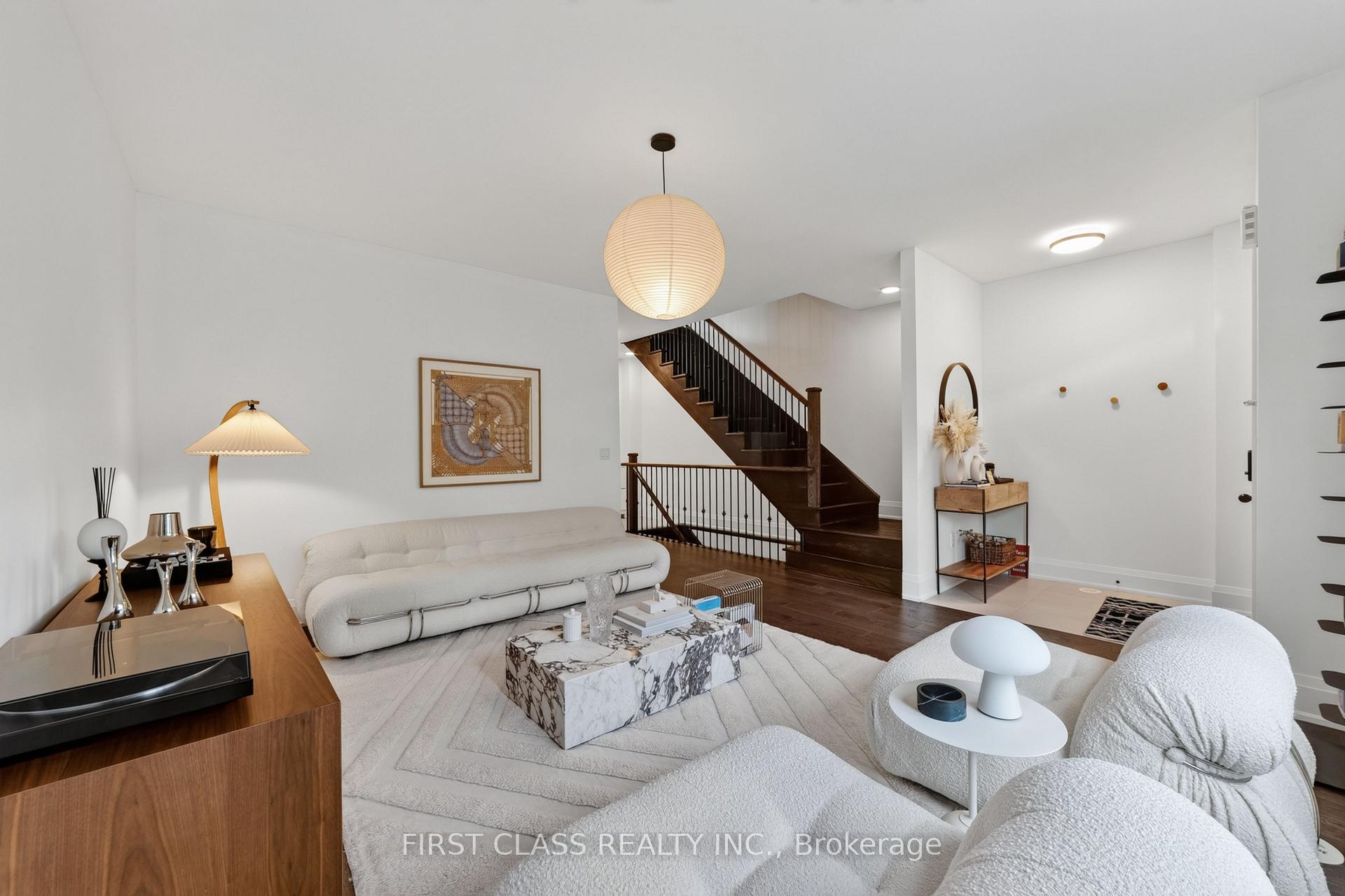 Photo 6 of 8 Mildred Temple Way, Markham, Unionville — HOMEH