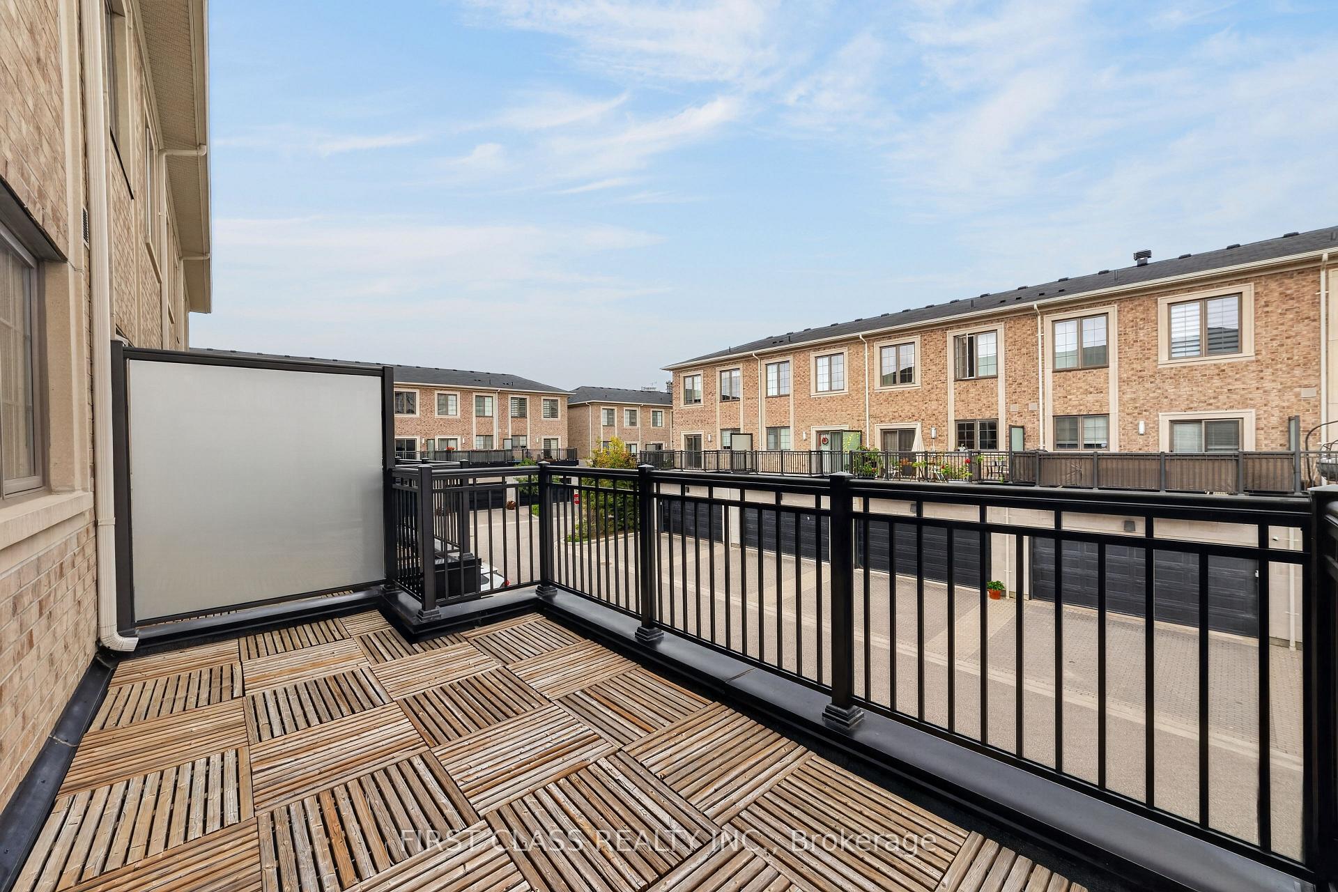 Photo 13 of 8 Mildred Temple Way, Markham, Unionville — HOMEH