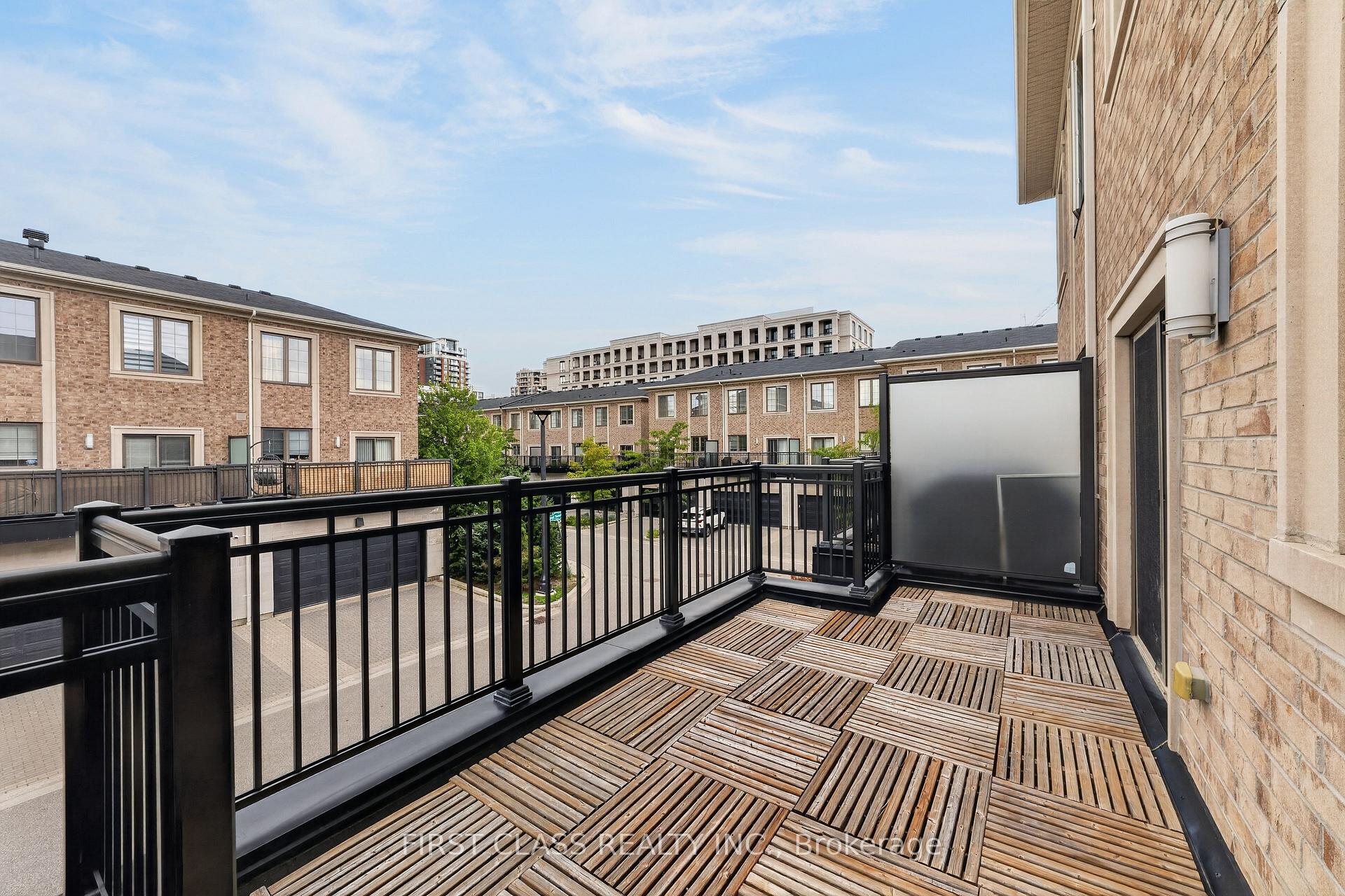 Photo 14 of 8 Mildred Temple Way, Markham, Unionville — HOMEH