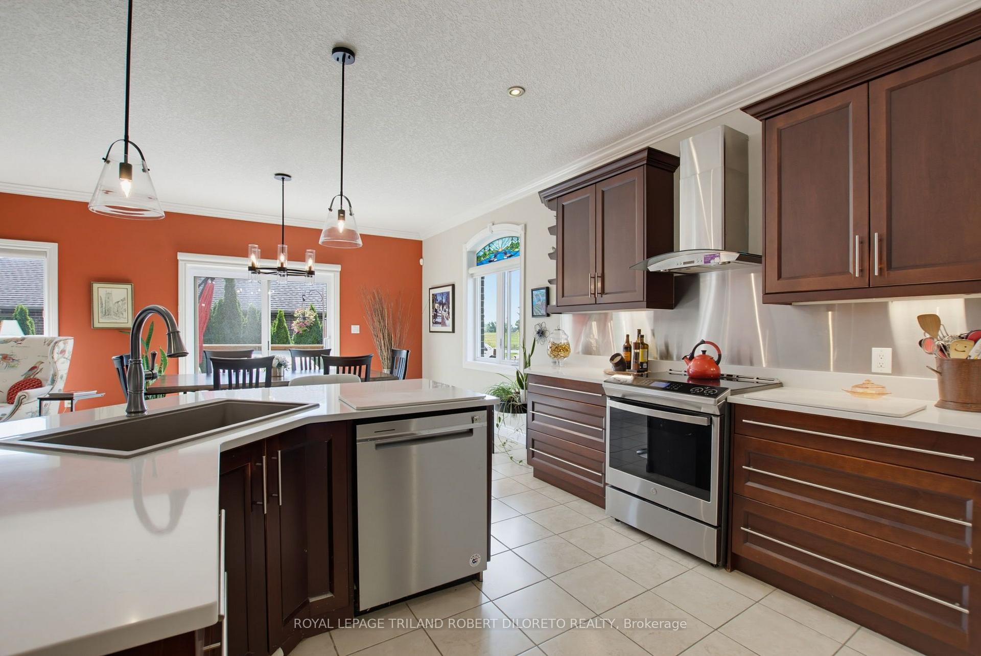 Photo 16 of 3402 Crane Avenue, London, South V — HOMEH