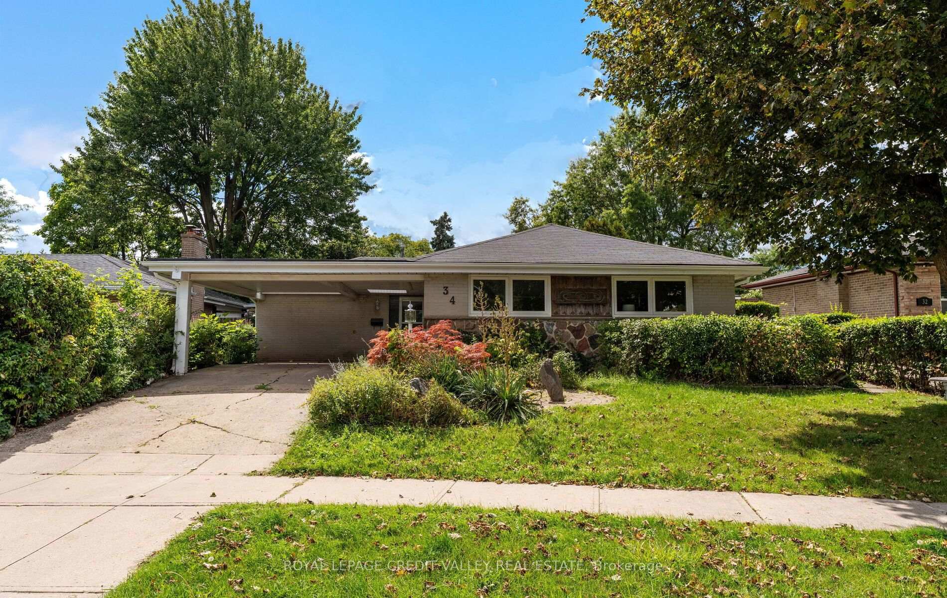 Photo 2 of 34 Abbey Road W, Brampton, Brampton East — HOMEH