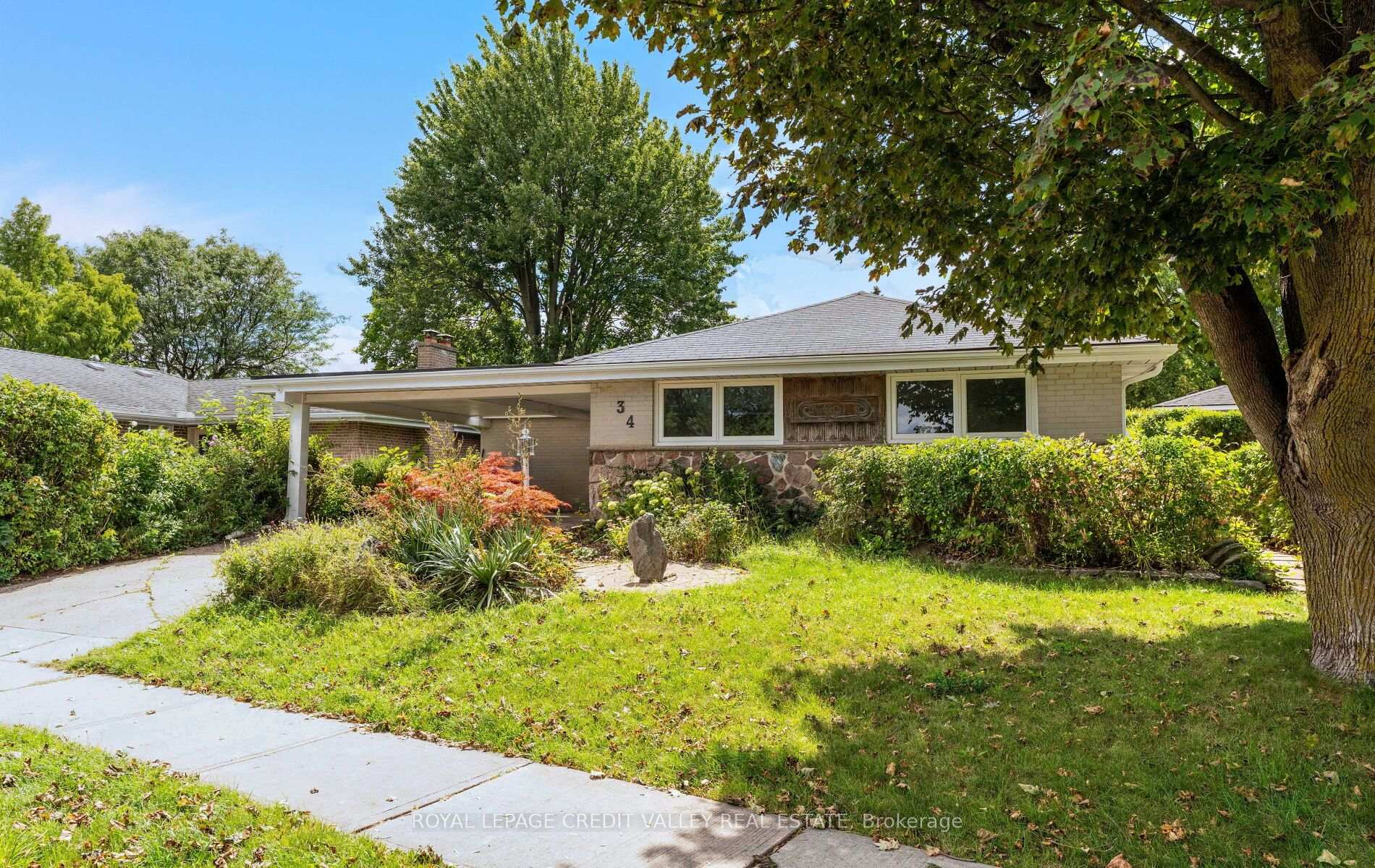 Photo 3 of 34 Abbey Road W, Brampton, Brampton East — HOMEH