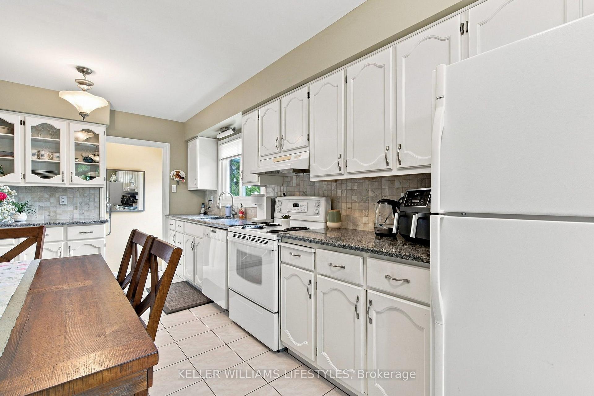 Photo 12 of 65 Villeneuve Crescent, London, East I — HOMEH