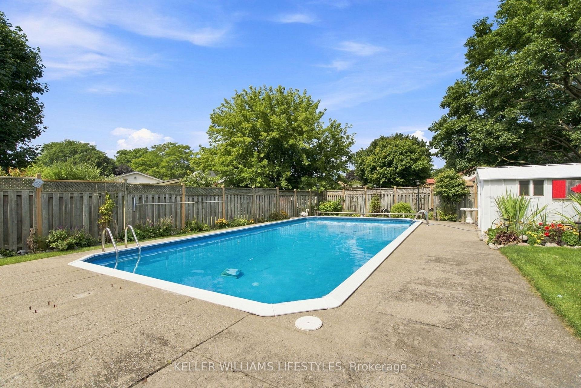 Photo 30 of 65 Villeneuve Crescent, London, East I — HOMEH