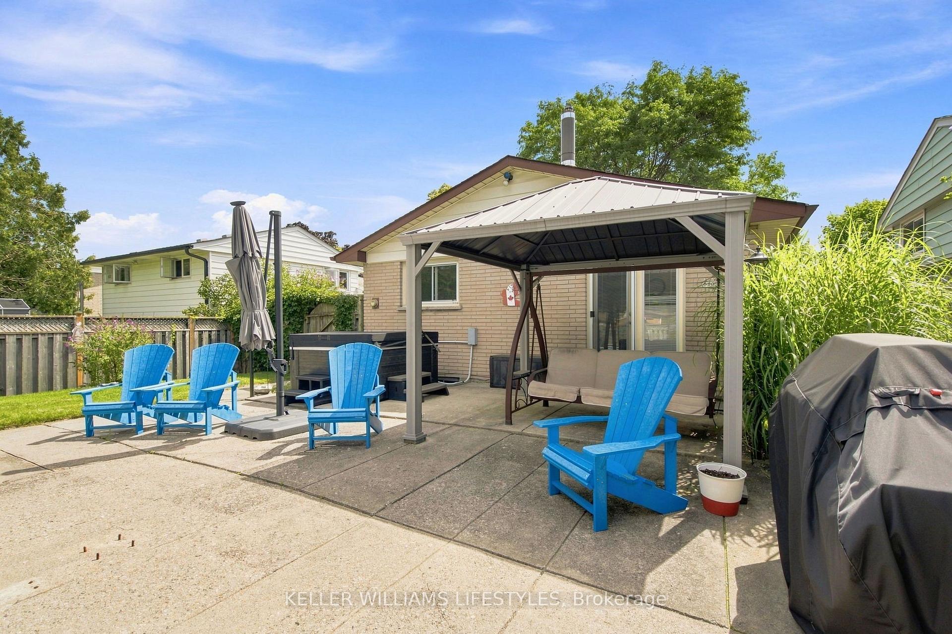 Photo 36 of 65 Villeneuve Crescent, London, East I — HOMEH