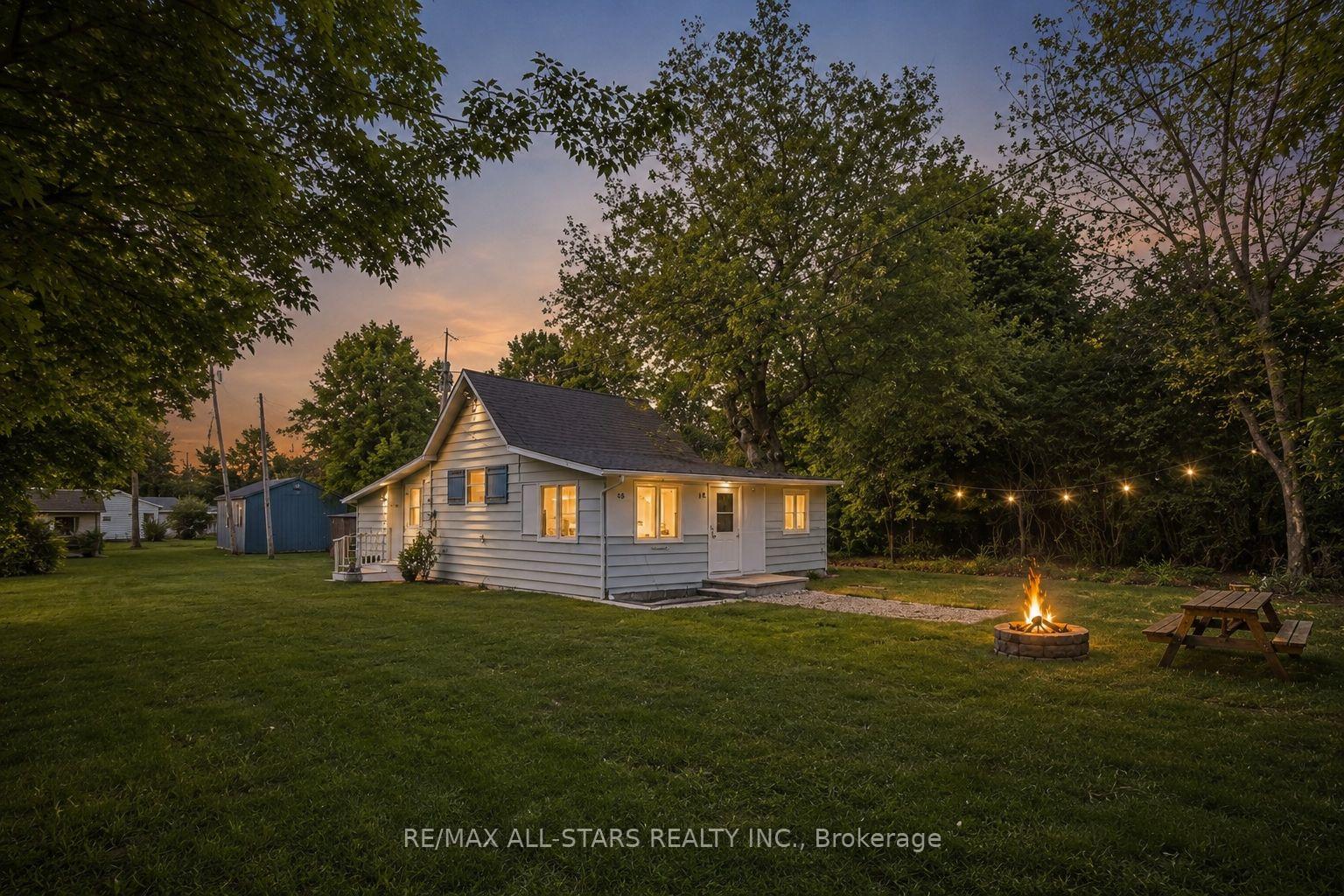 Photo 2 of 68 Farley Circle, Georgina, Historic Lakeshore Communities — HOMEH