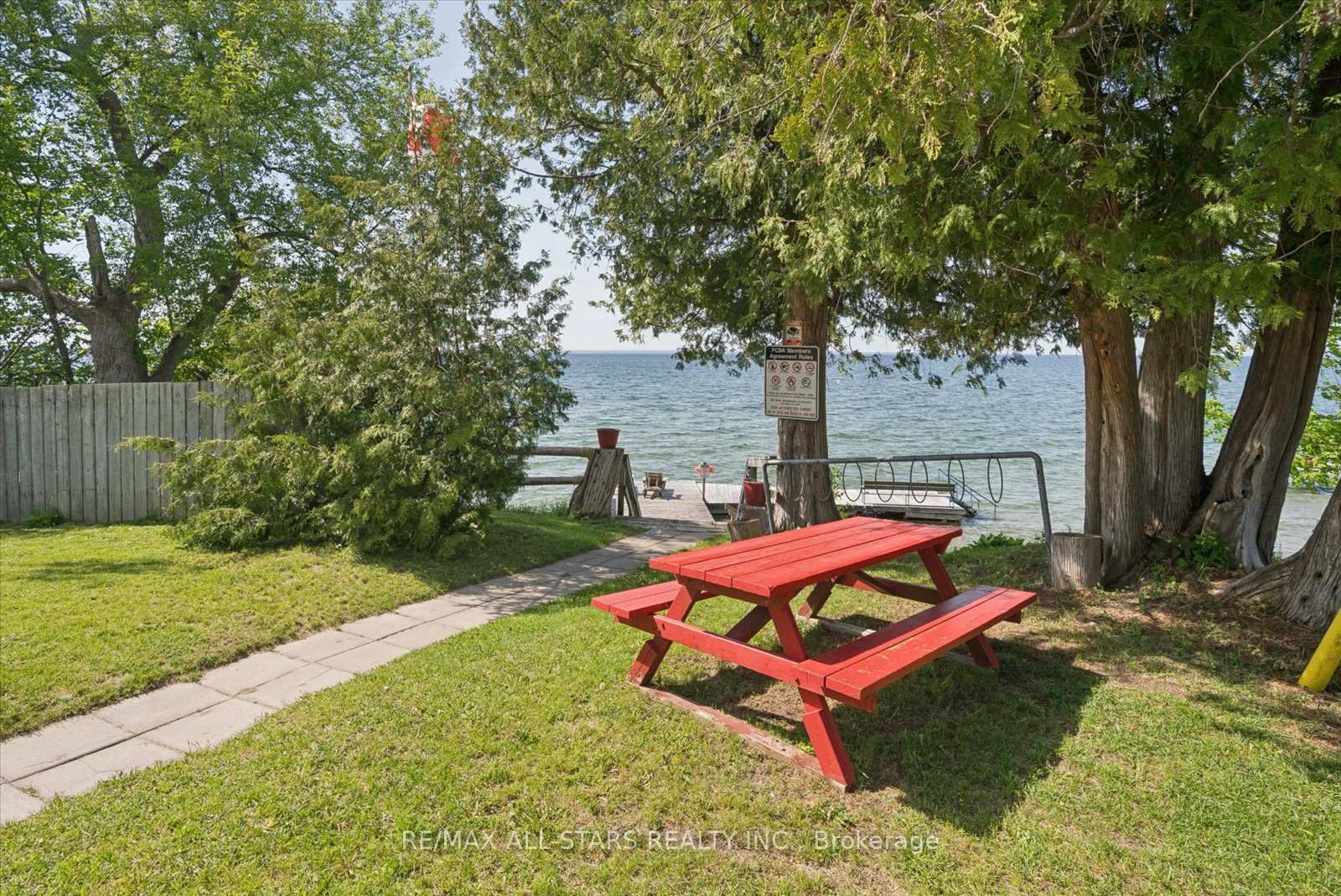 Photo 4 of 68 Farley Circle, Georgina, Historic Lakeshore Communities — HOMEH