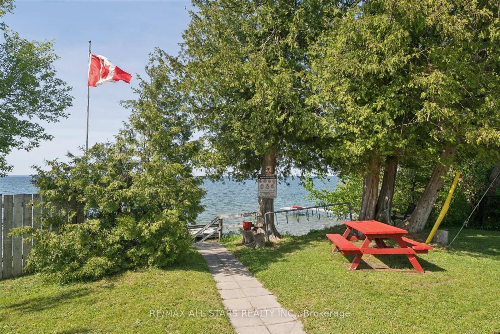 Photo 5 of 68 Farley Circle, Georgina, Historic Lakeshore Communities — HOMEH