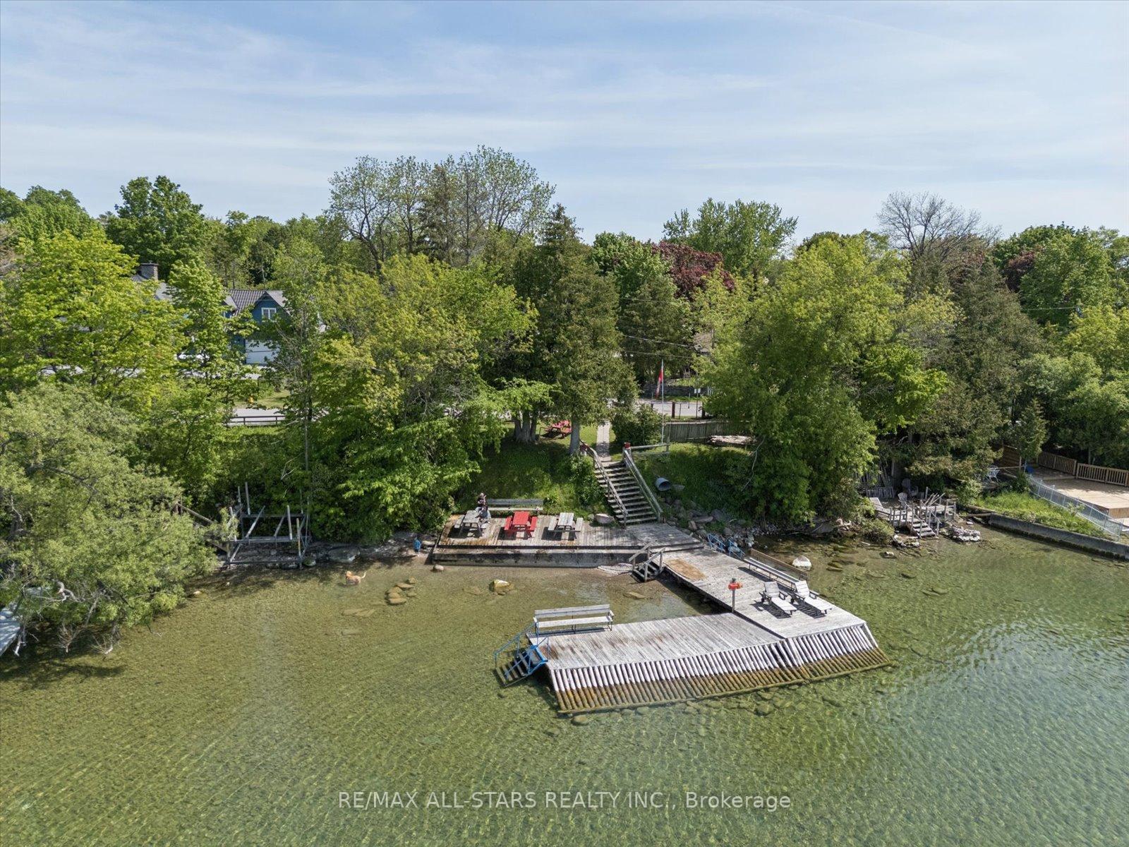 Photo 6 of 68 Farley Circle, Georgina, Historic Lakeshore Communities — HOMEH