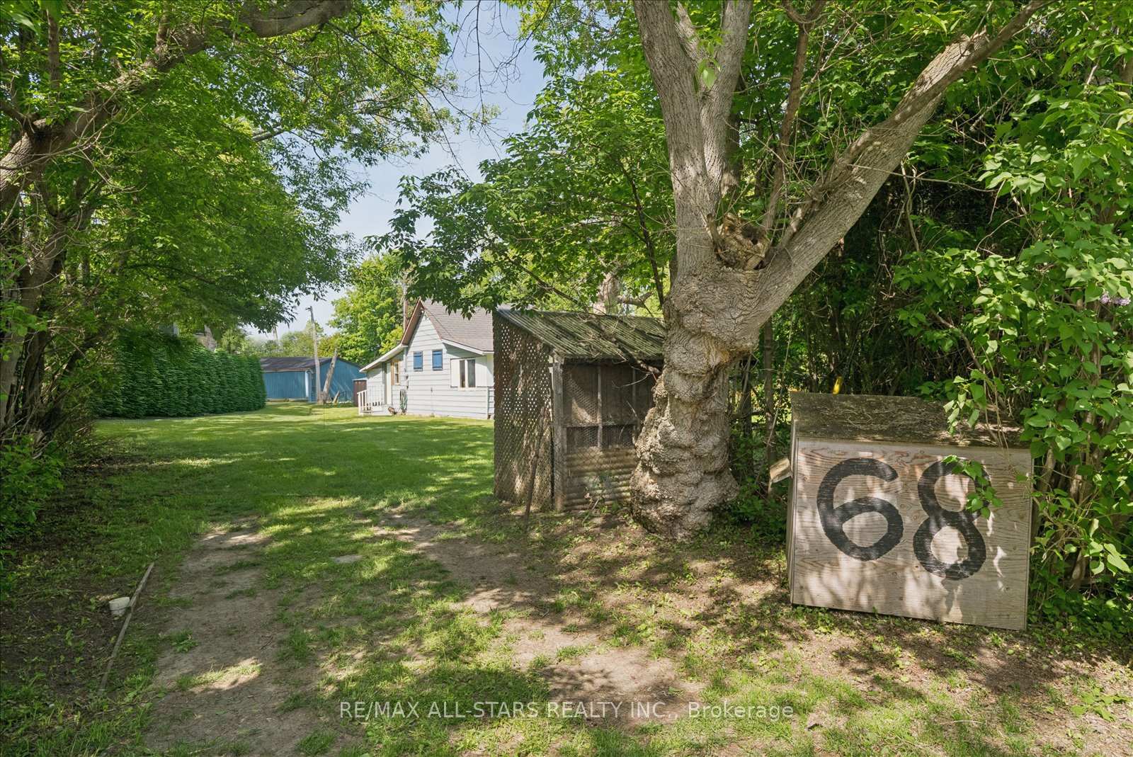 Photo 8 of 68 Farley Circle, Georgina, Historic Lakeshore Communities — HOMEH