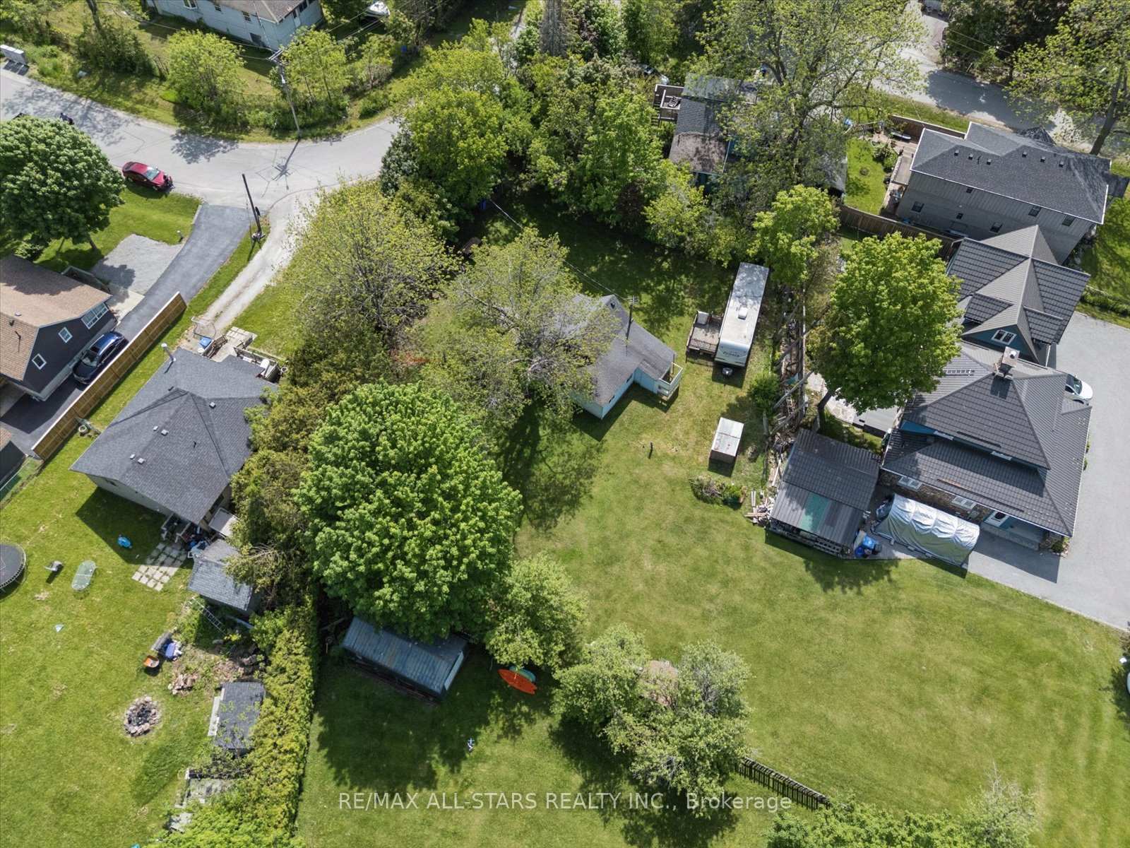 Photo 33 of 68 Farley Circle, Georgina, Historic Lakeshore Communities — HOMEH