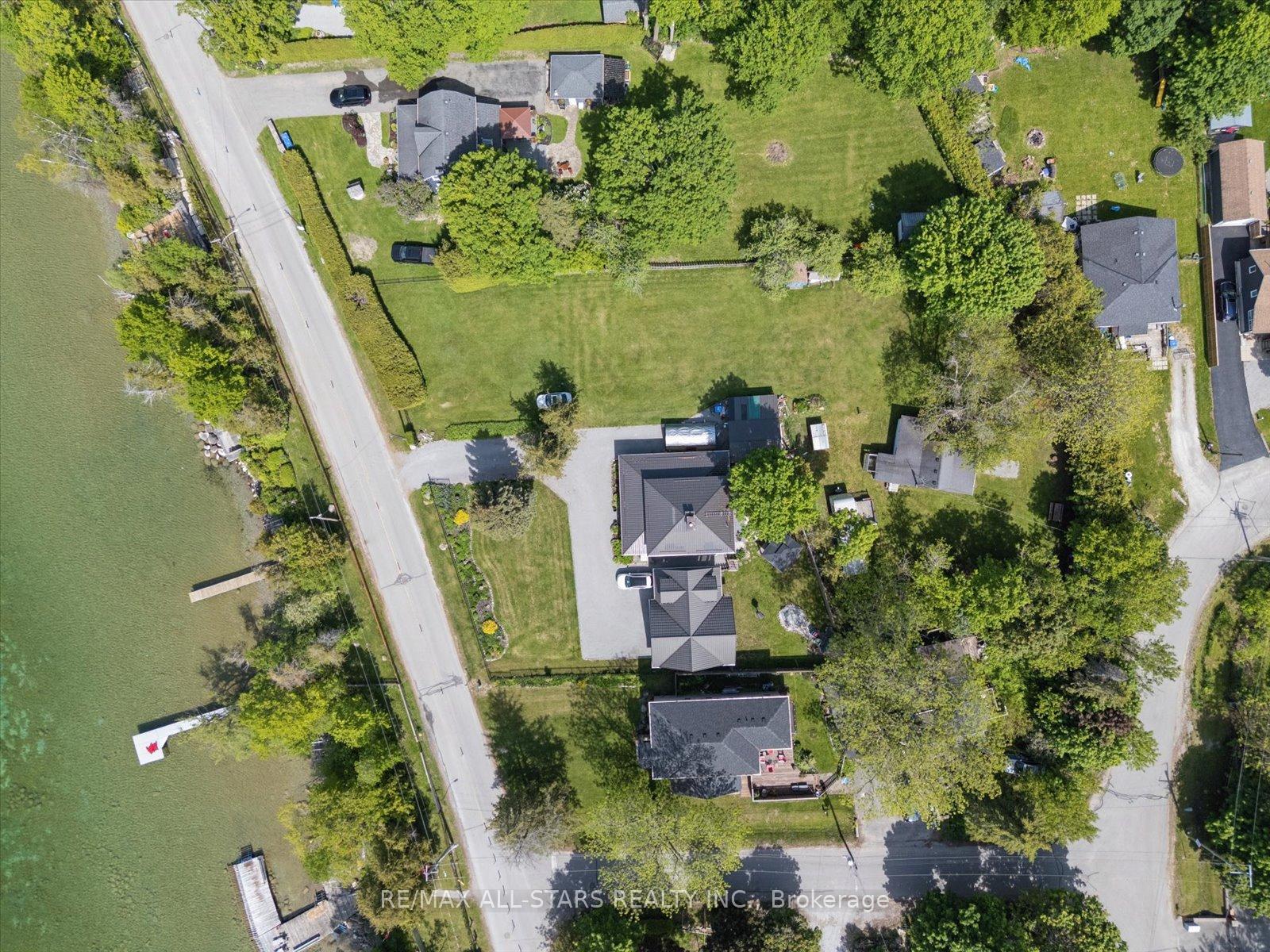 Photo 35 of 68 Farley Circle, Georgina, Historic Lakeshore Communities — HOMEH