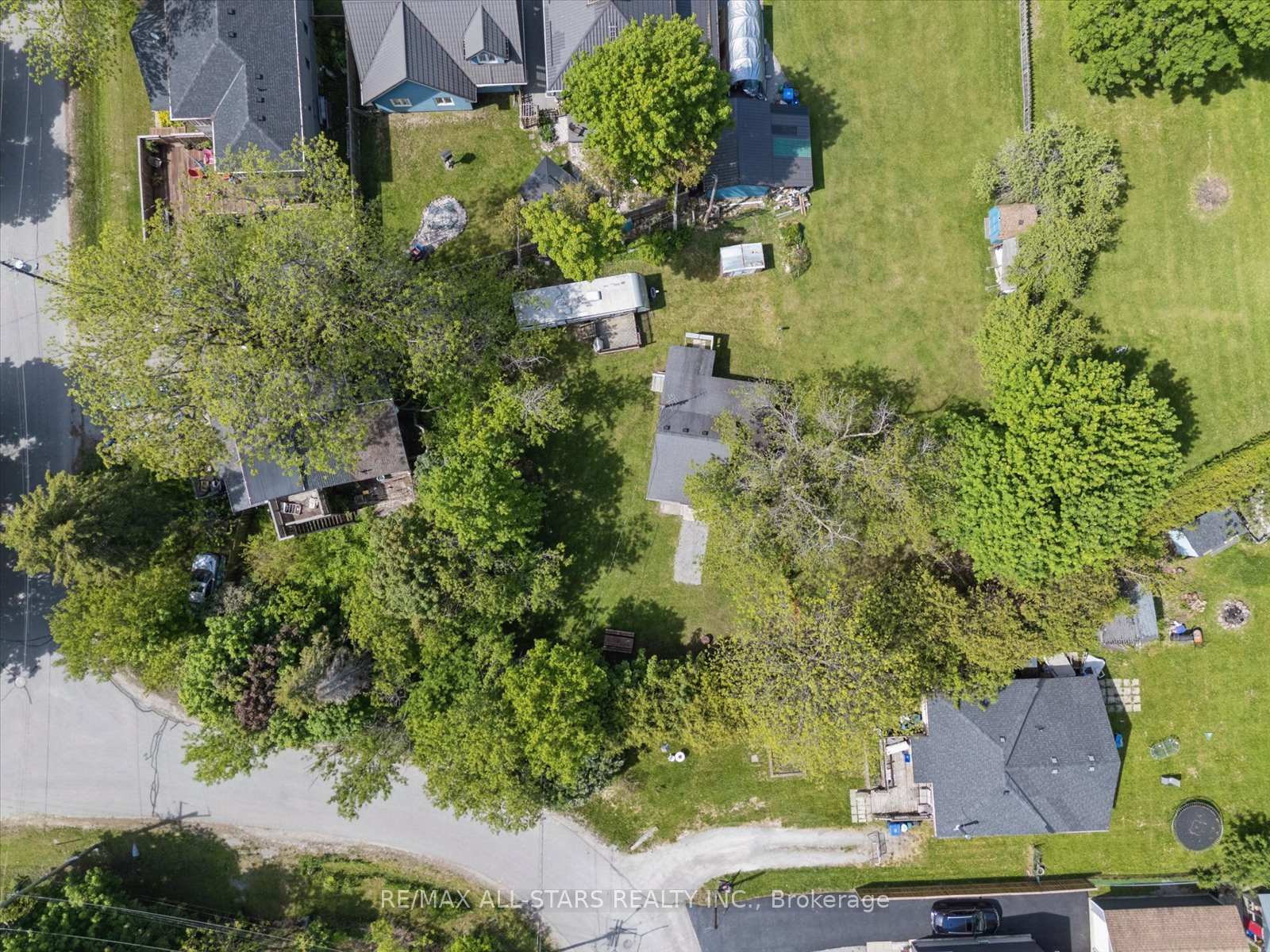 Photo 36 of 68 Farley Circle, Georgina, Historic Lakeshore Communities — HOMEH