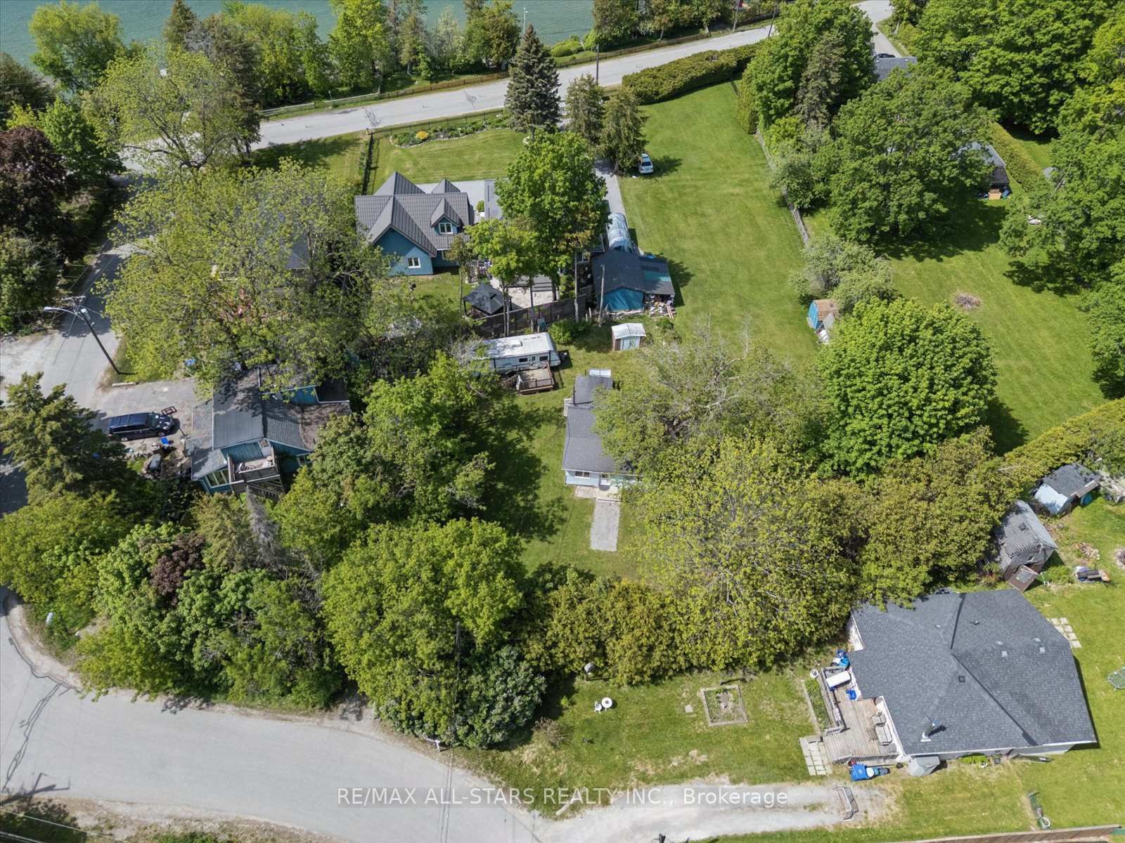 Photo 37 of 68 Farley Circle, Georgina, Historic Lakeshore Communities — HOMEH