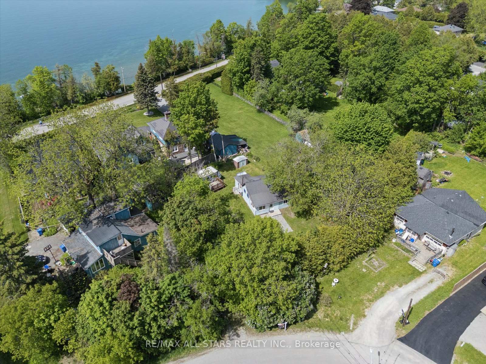 Photo 38 of 68 Farley Circle, Georgina, Historic Lakeshore Communities — HOMEH