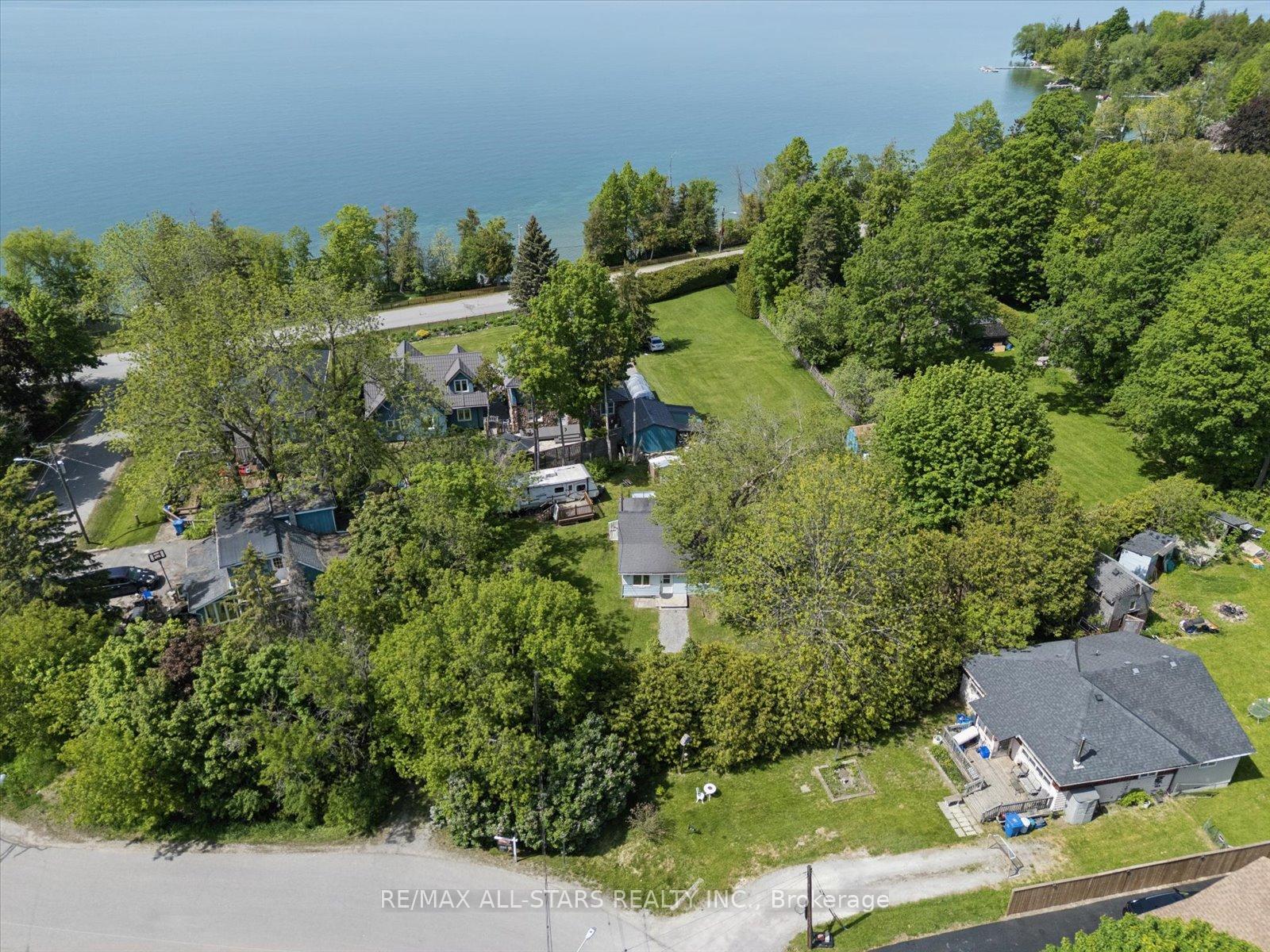 Photo 39 of 68 Farley Circle, Georgina, Historic Lakeshore Communities — HOMEH