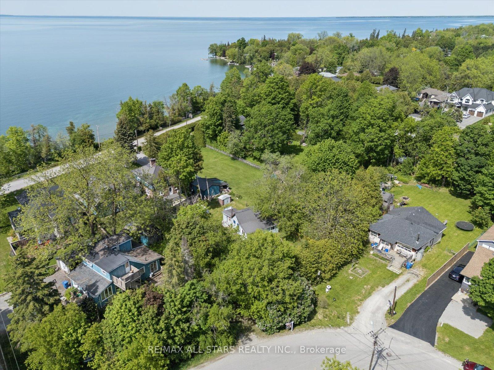 Photo 40 of 68 Farley Circle, Georgina, Historic Lakeshore Communities — HOMEH