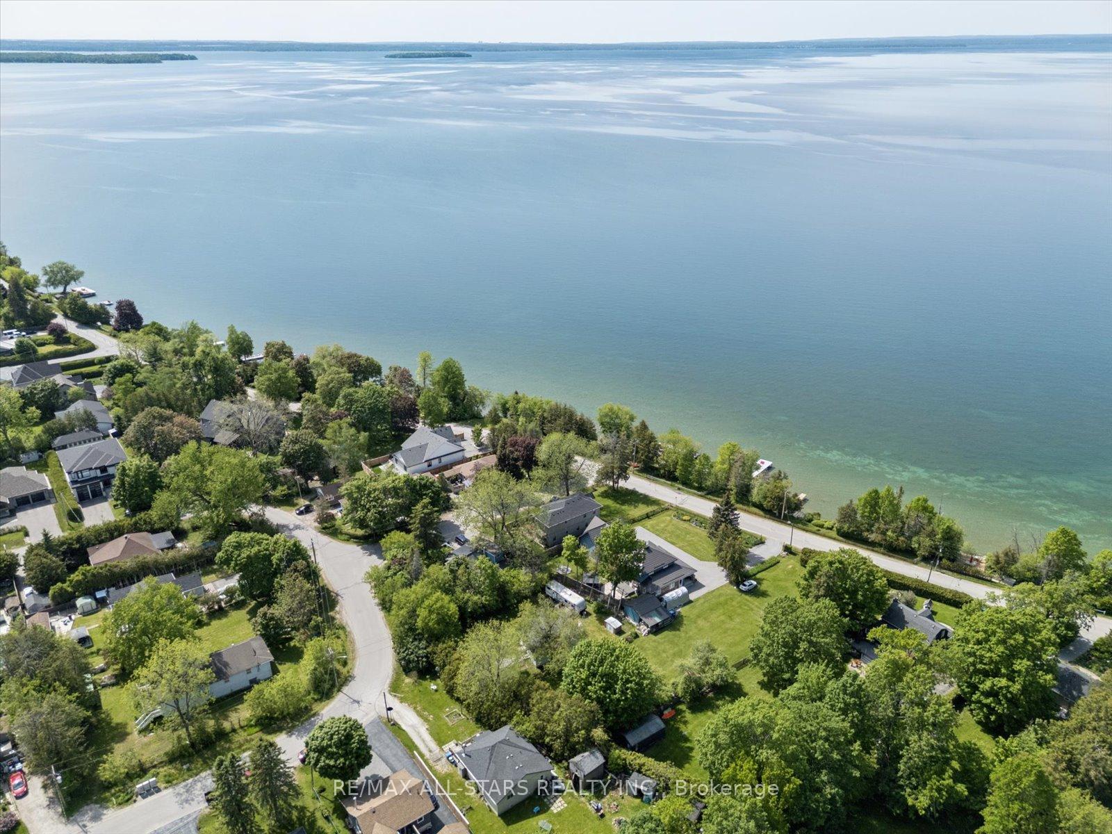 Photo 42 of 68 Farley Circle, Georgina, Historic Lakeshore Communities — HOMEH