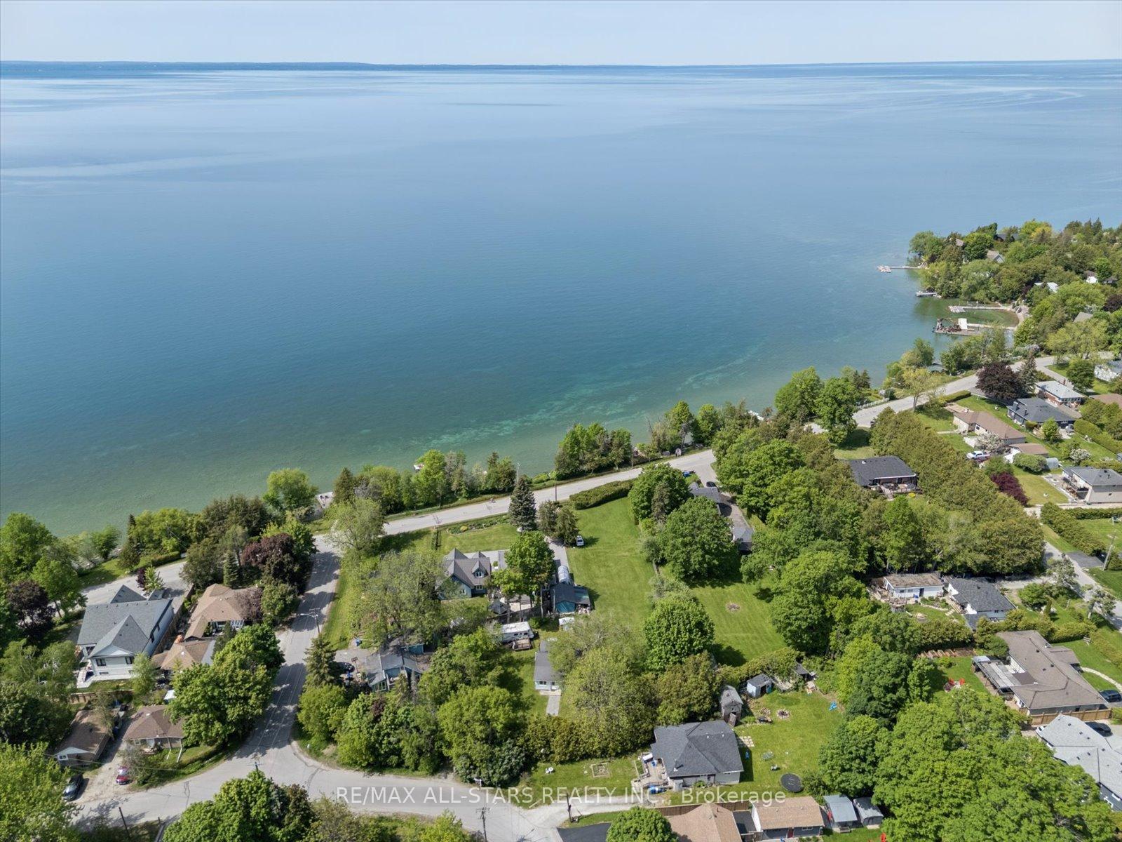 Photo 43 of 68 Farley Circle, Georgina, Historic Lakeshore Communities — HOMEH